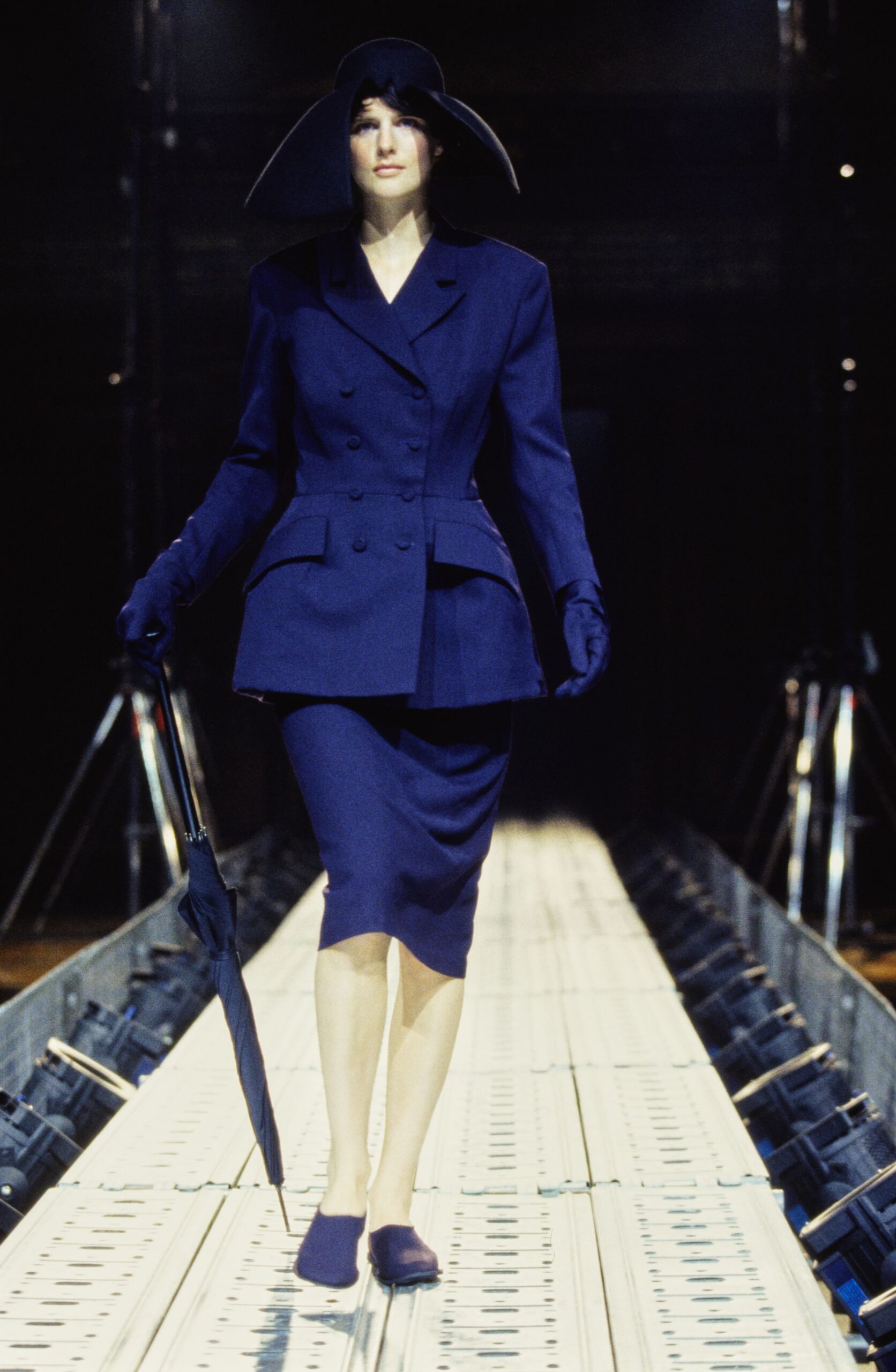 Yohji Yamamoto Spring 1997 Ready-to-Wear Look 26