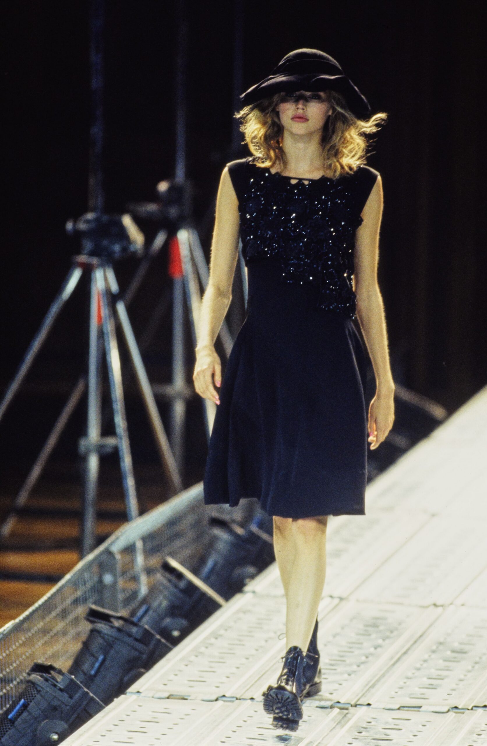 Yohji Yamamoto Spring 1997 Ready-to-Wear Look 42