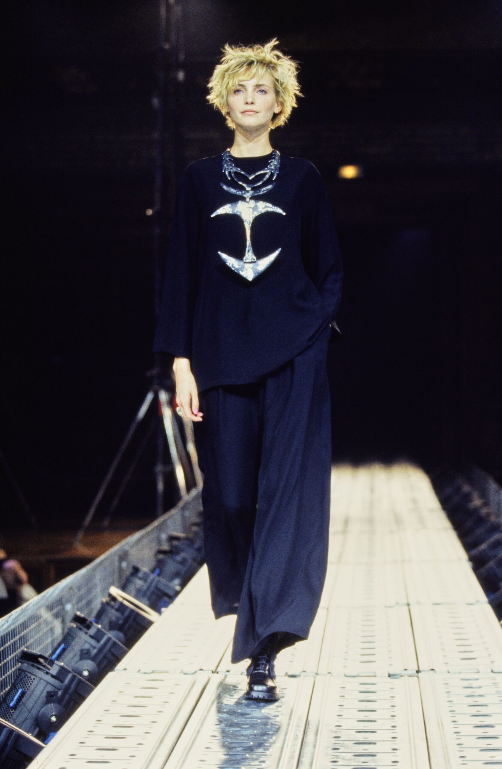 black cotton long-sleeve collared relaxed embroidered top