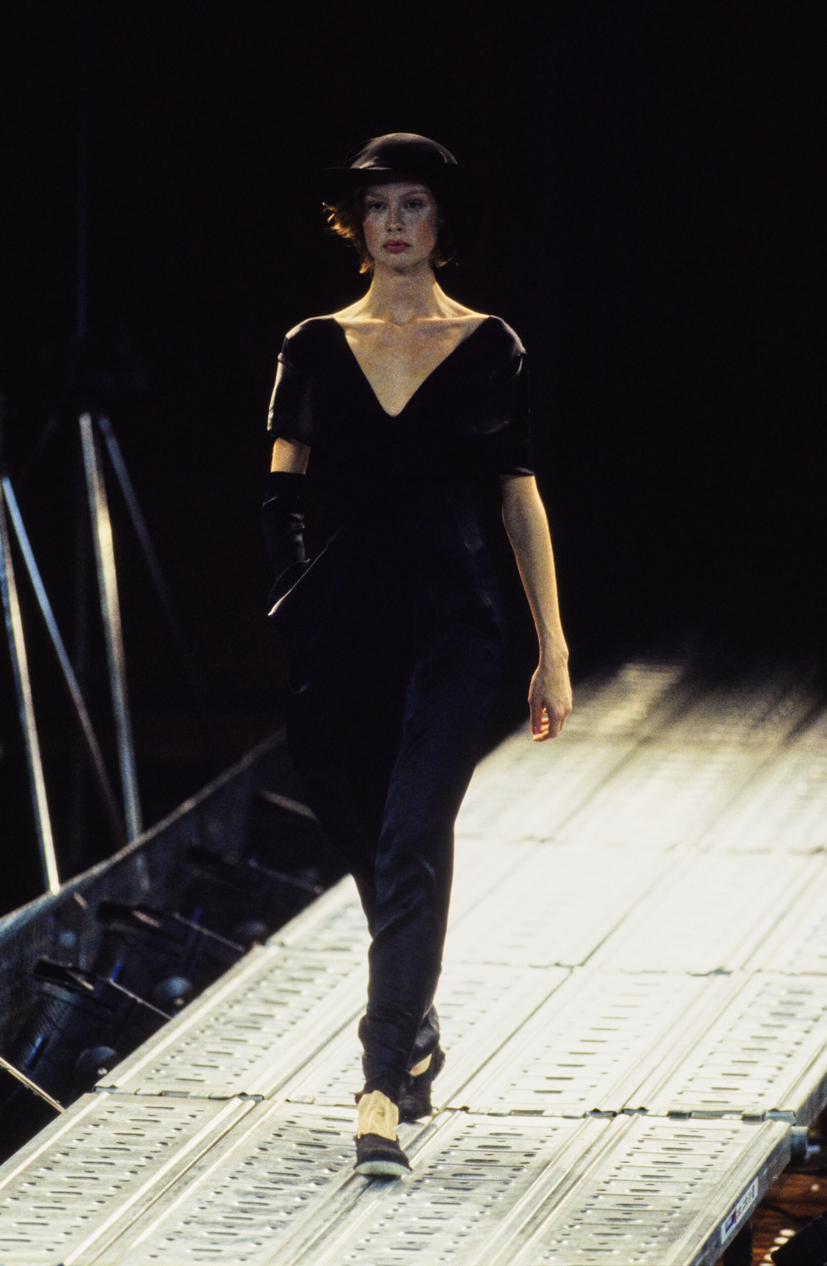 Yohji Yamamoto Spring 1997 Ready-to-Wear Look 69