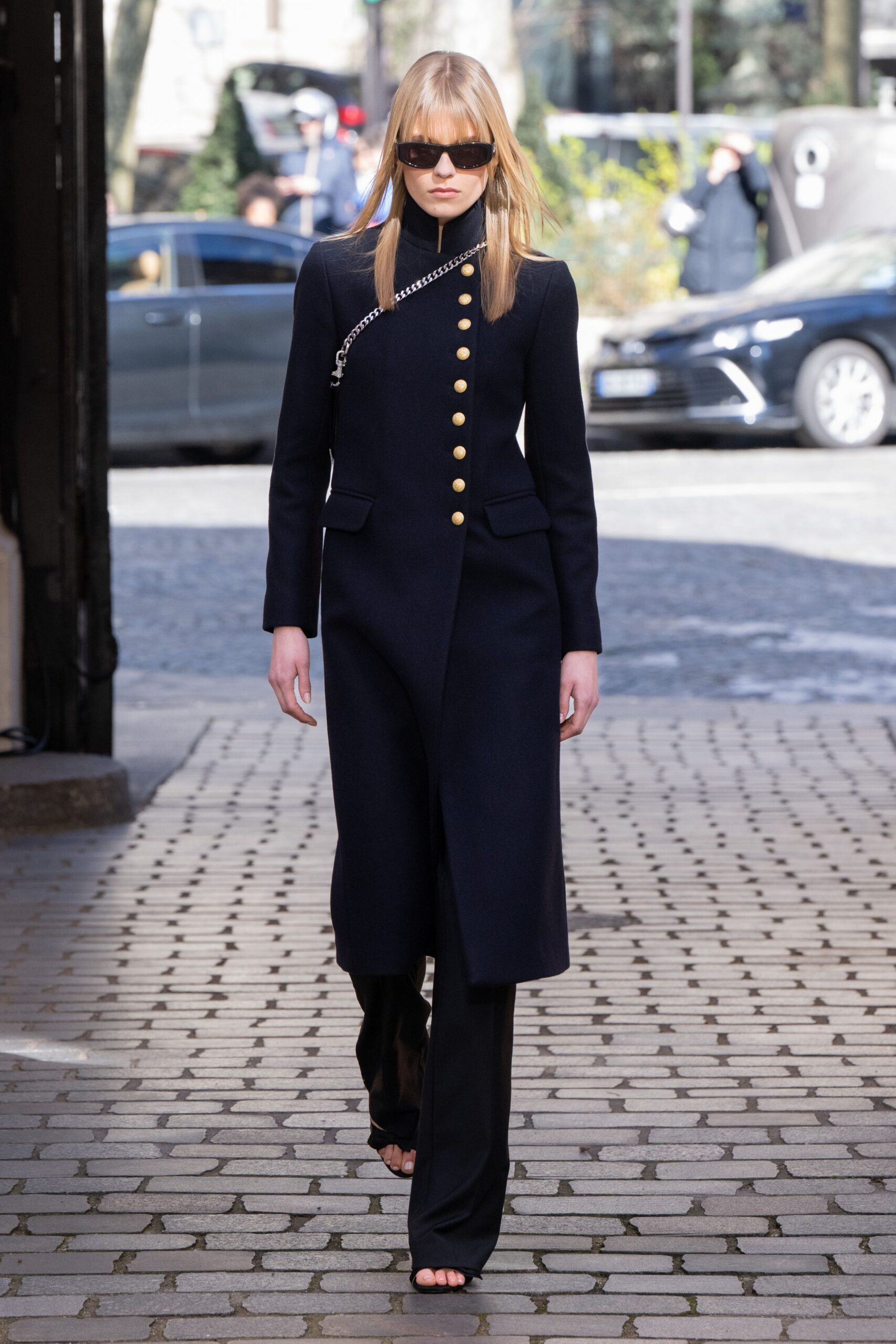 black wool long-sleeve collared fitted buttoned midi coat