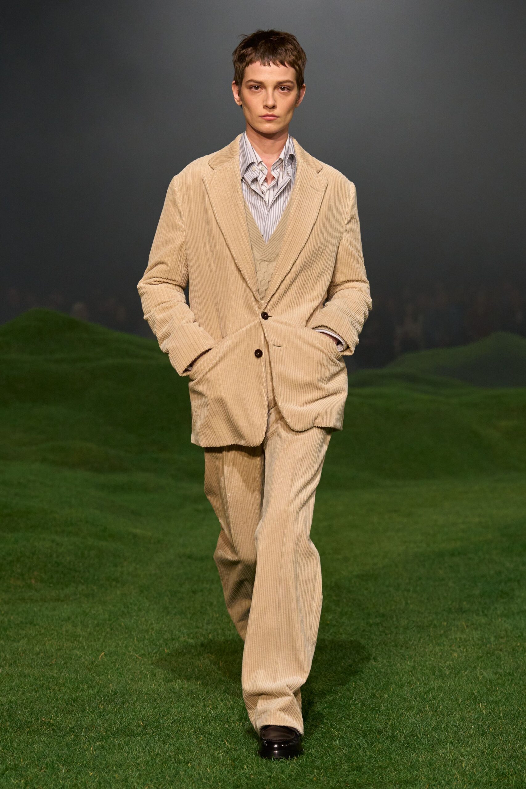beige cotton long-sleeve collared tailored buttoned pleated suit