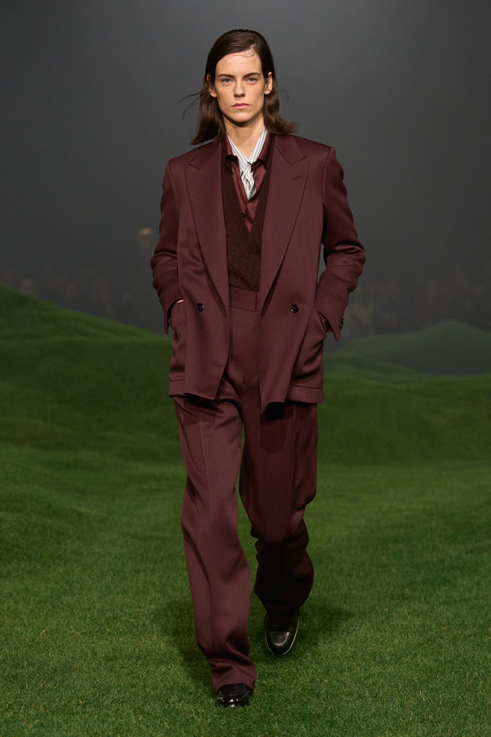 maroon long-sleeve collared tailored suit