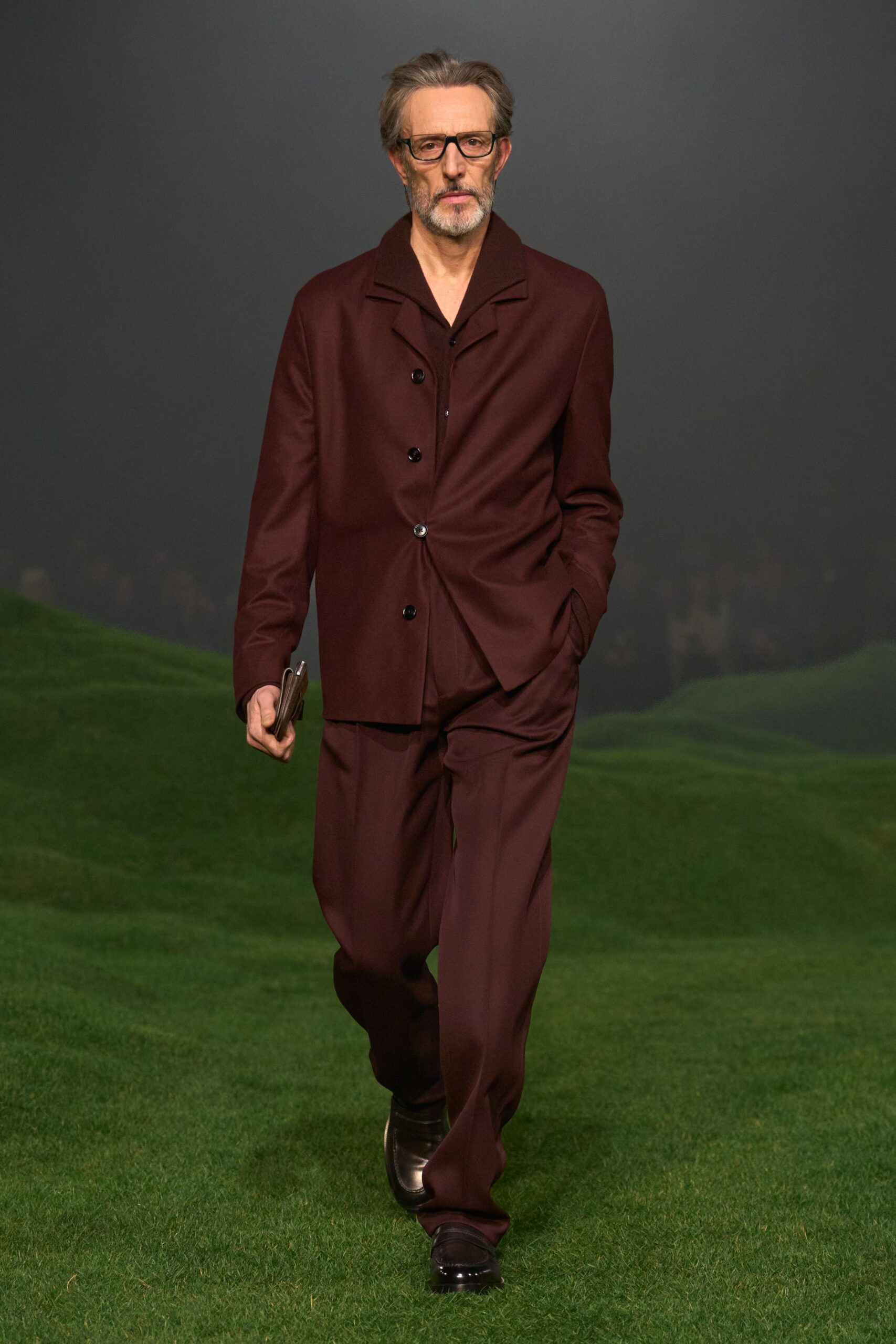 maroon long-sleeve collared tailored suit