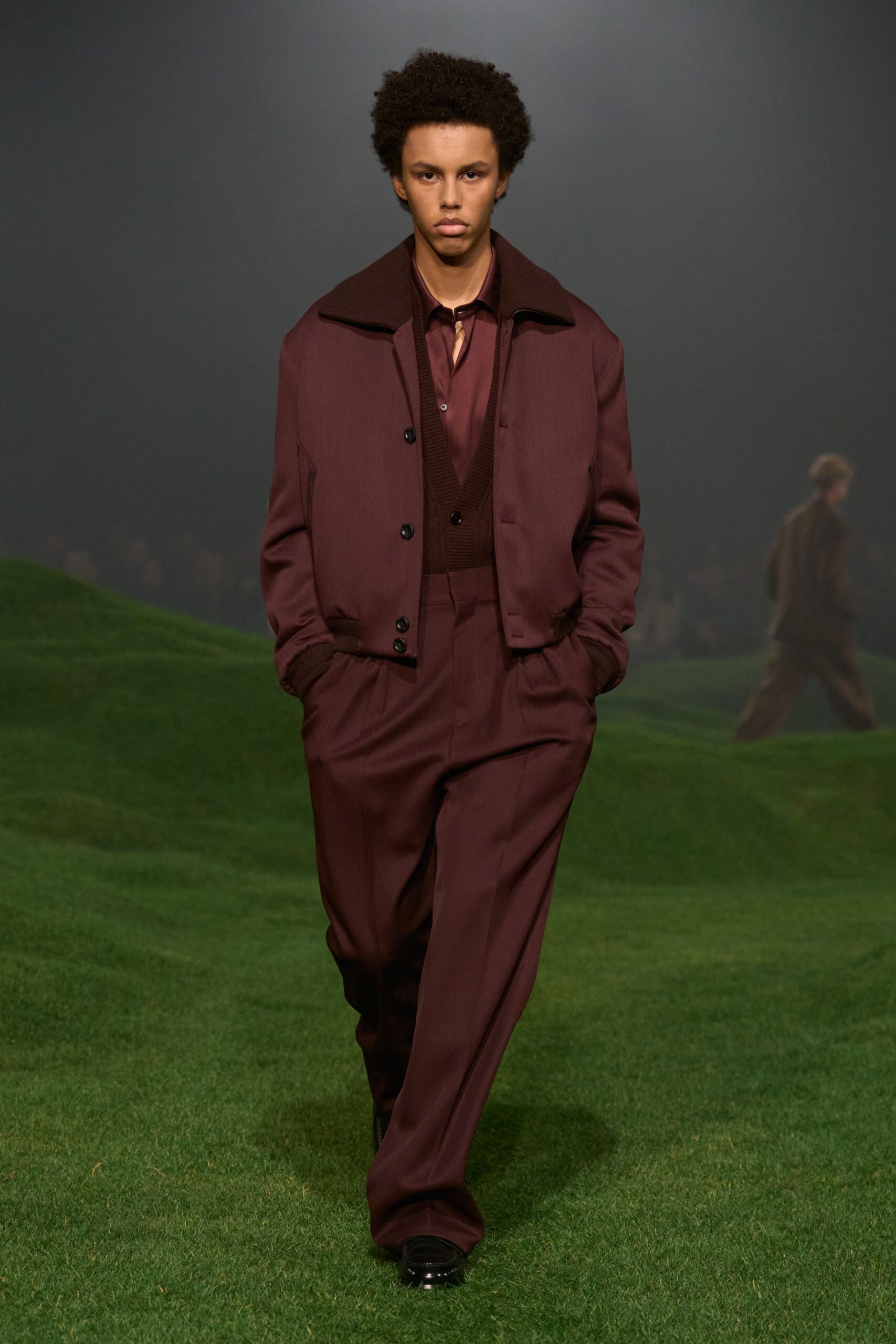 maroon long-sleeve collared tailored suit