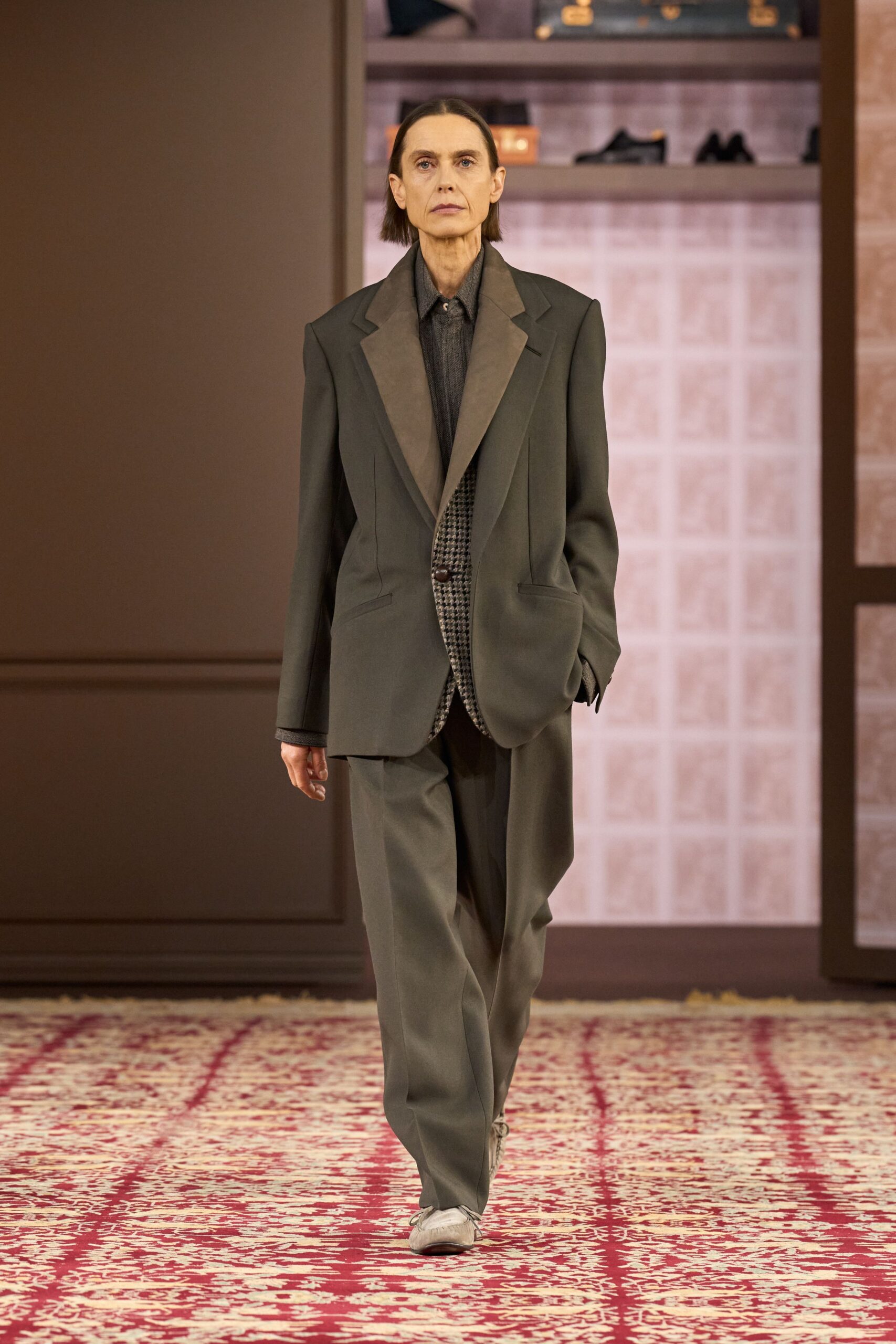 gray wool long-sleeve collared tailored buttoned suit