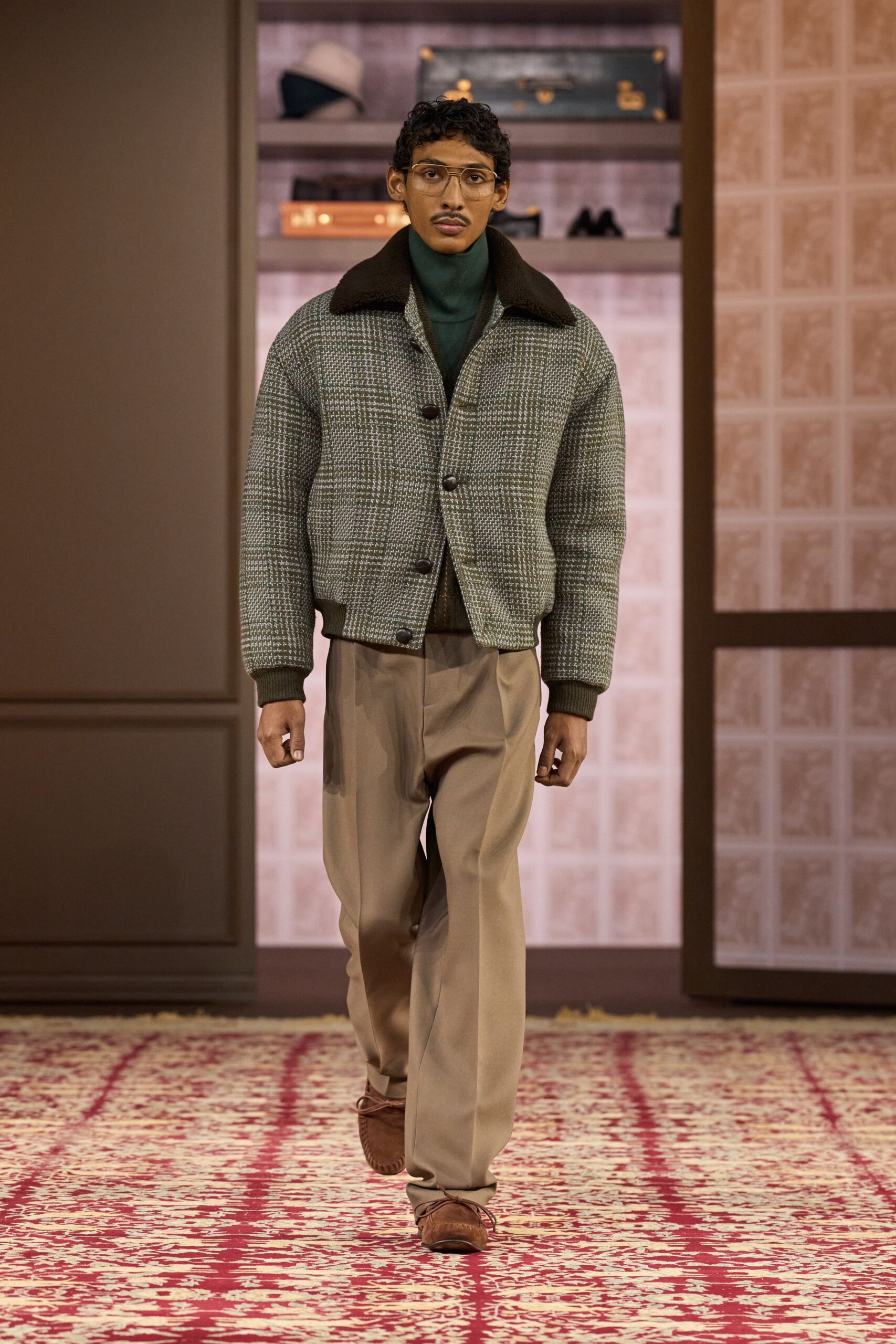 green wool long-sleeve collared fitted checked jacket