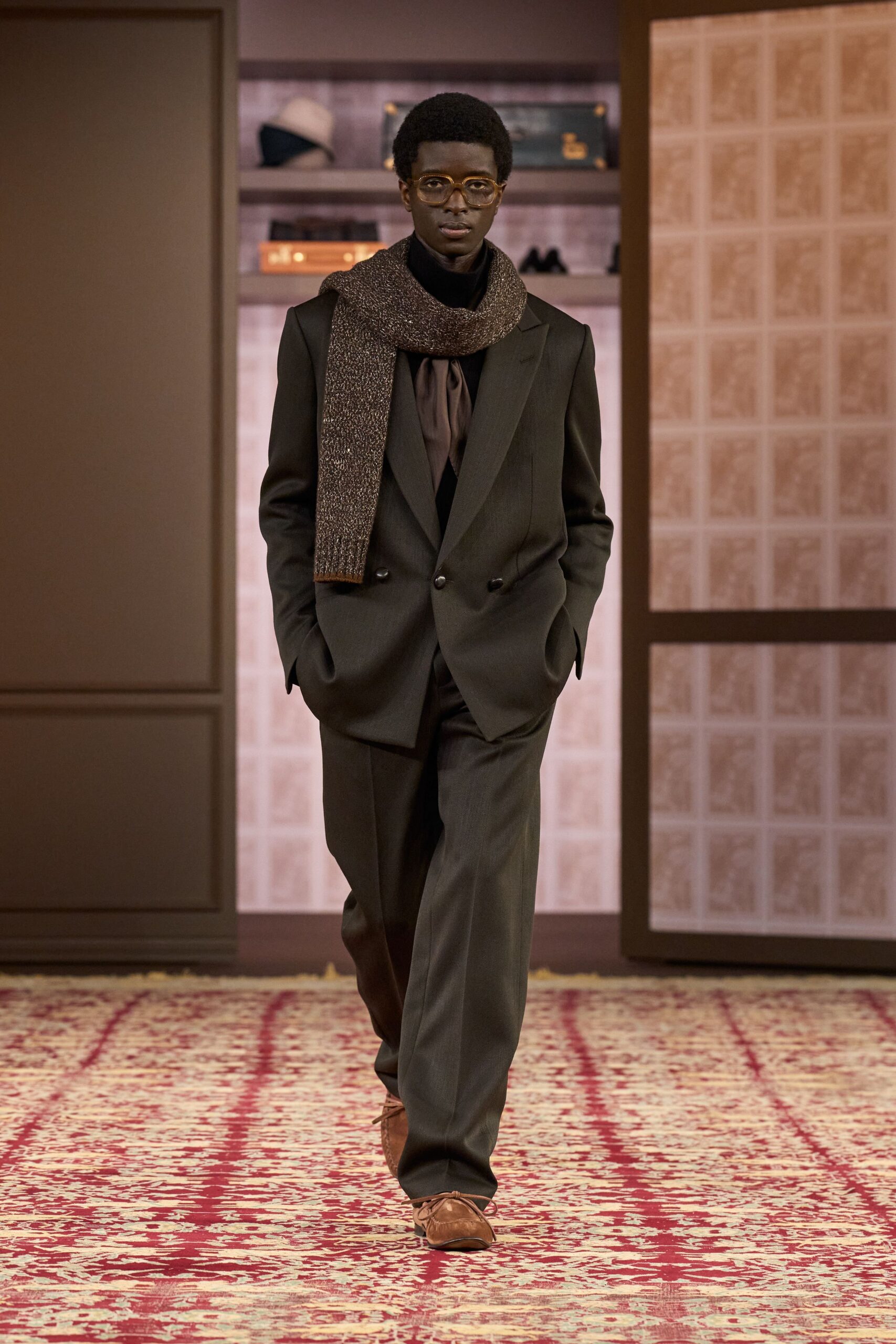 black silk long-sleeve collared fitted shirt