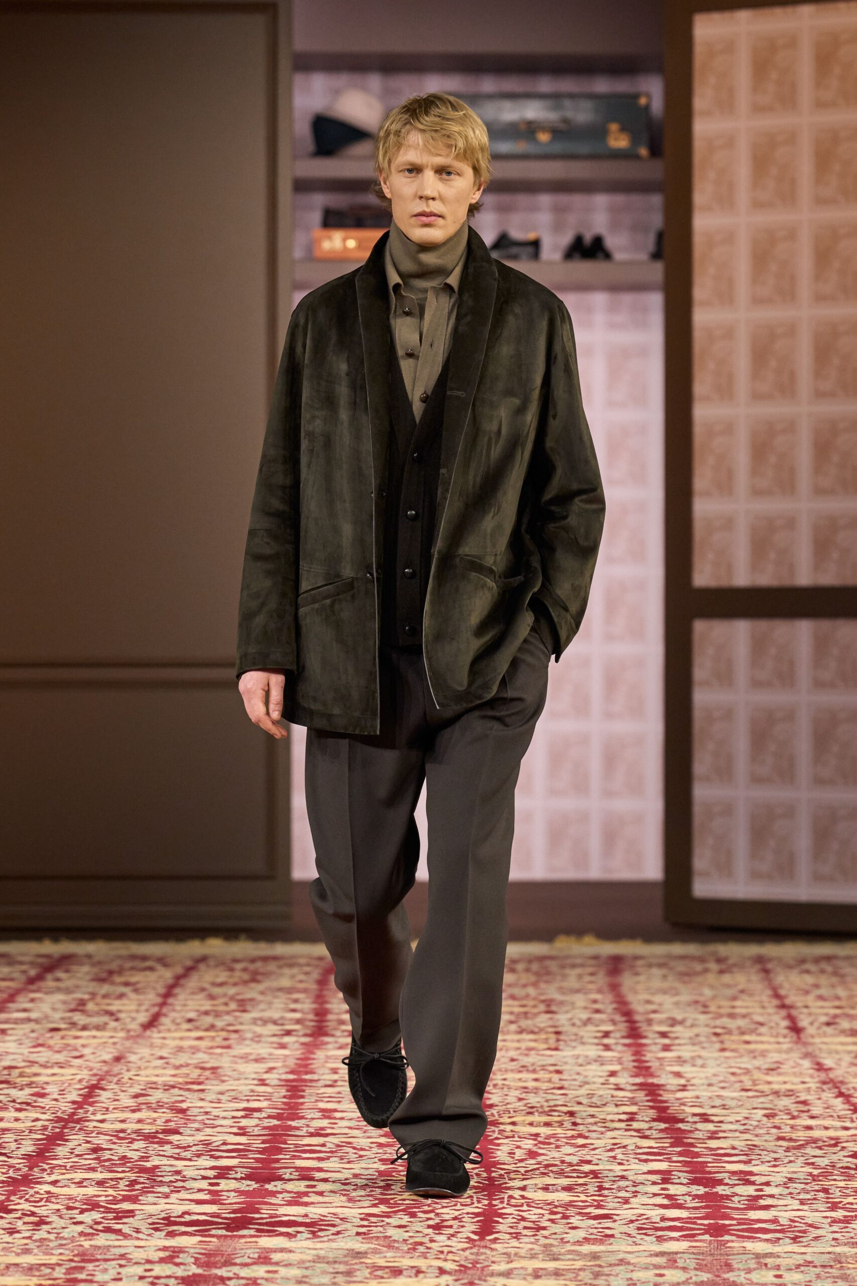 black velvet long-sleeve relaxed buttoned jacket
