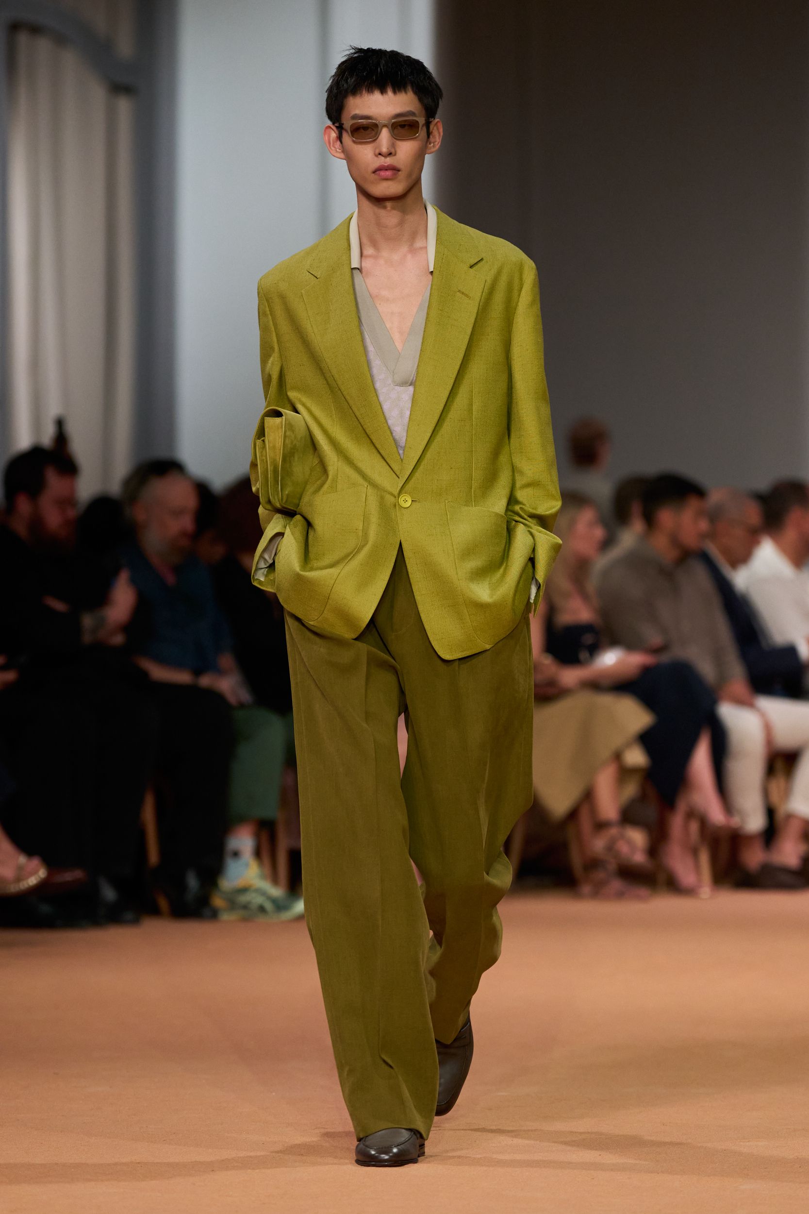 green long-sleeve collared relaxed buttoned suit