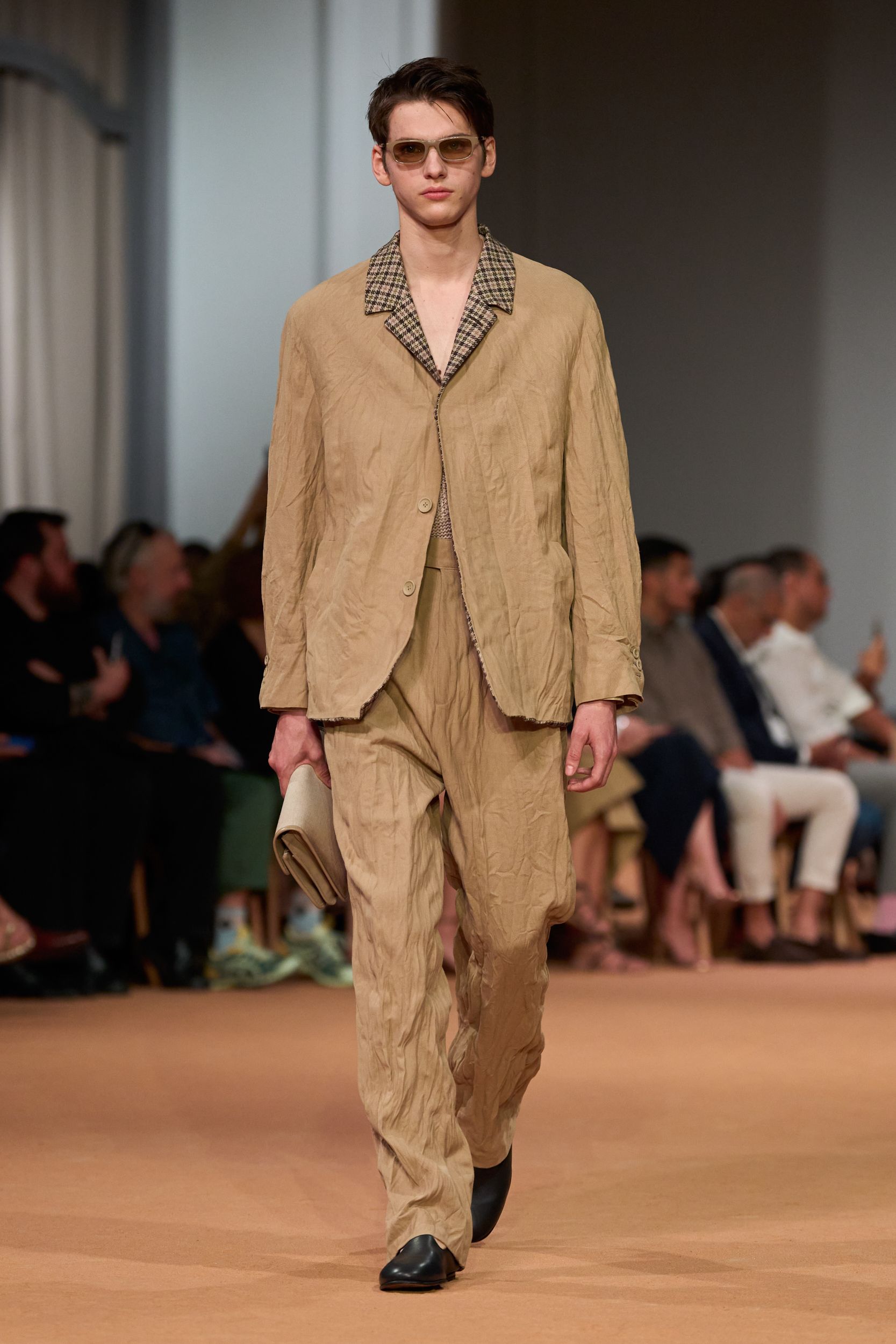 beige cotton long-sleeve collared relaxed pleated suit