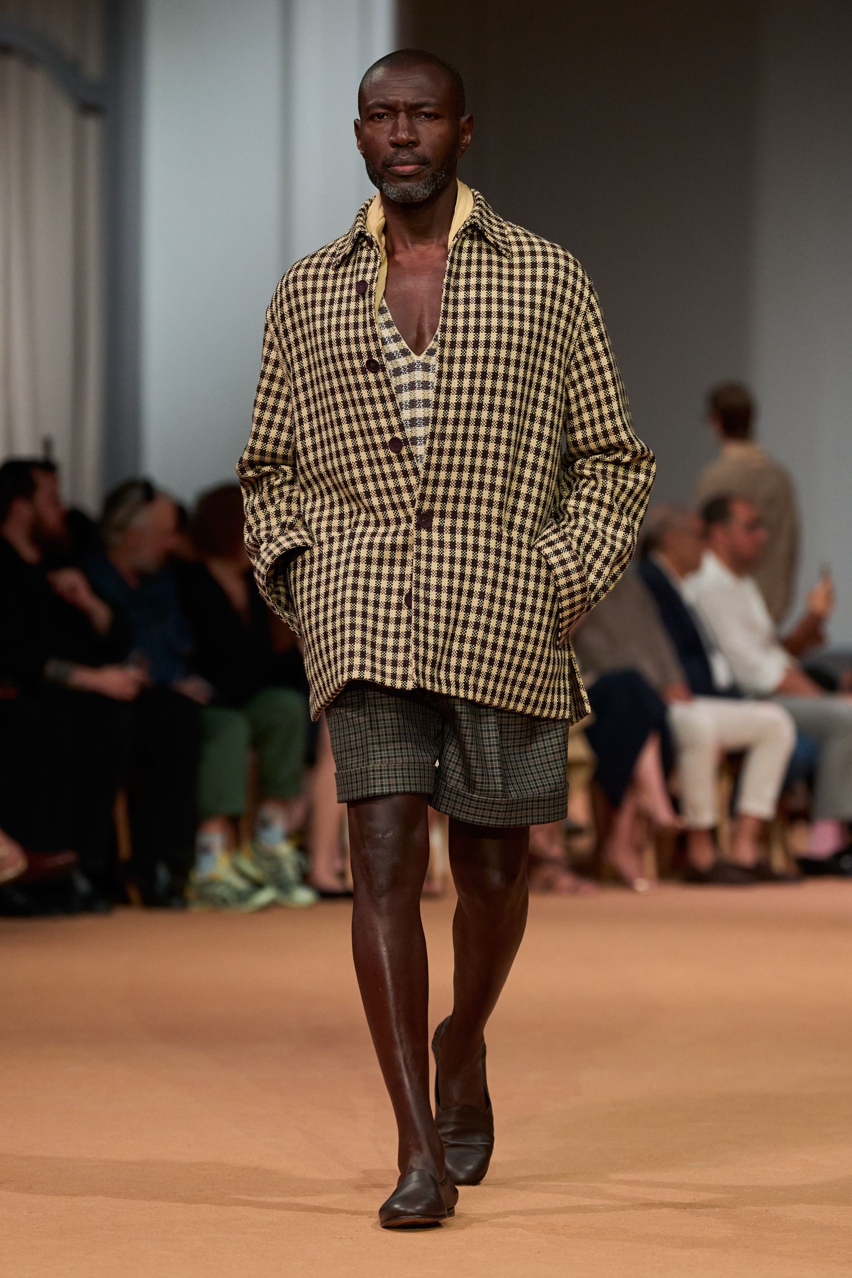 brown cotton fitted checked short shorts