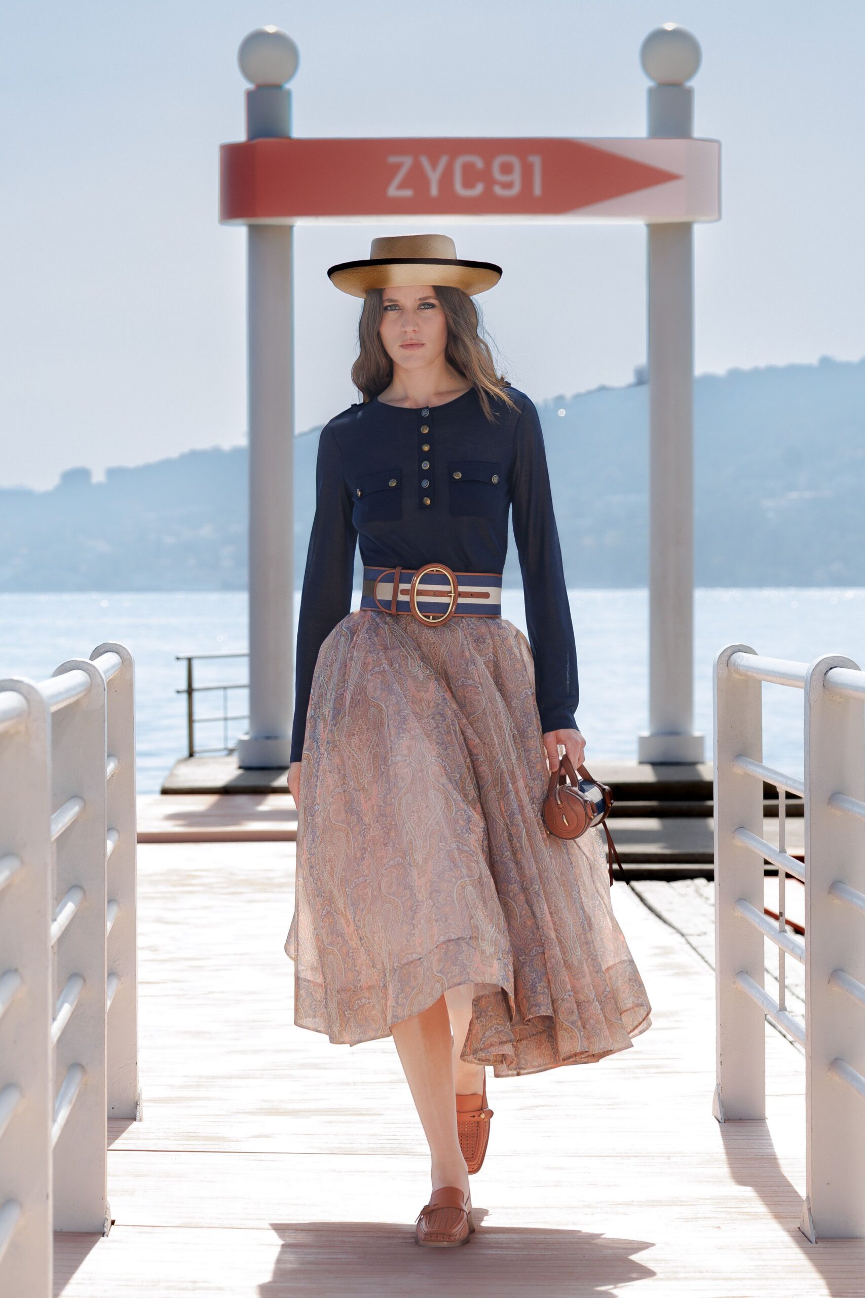 blue cotton long-sleeve collared fitted buttoned shirt