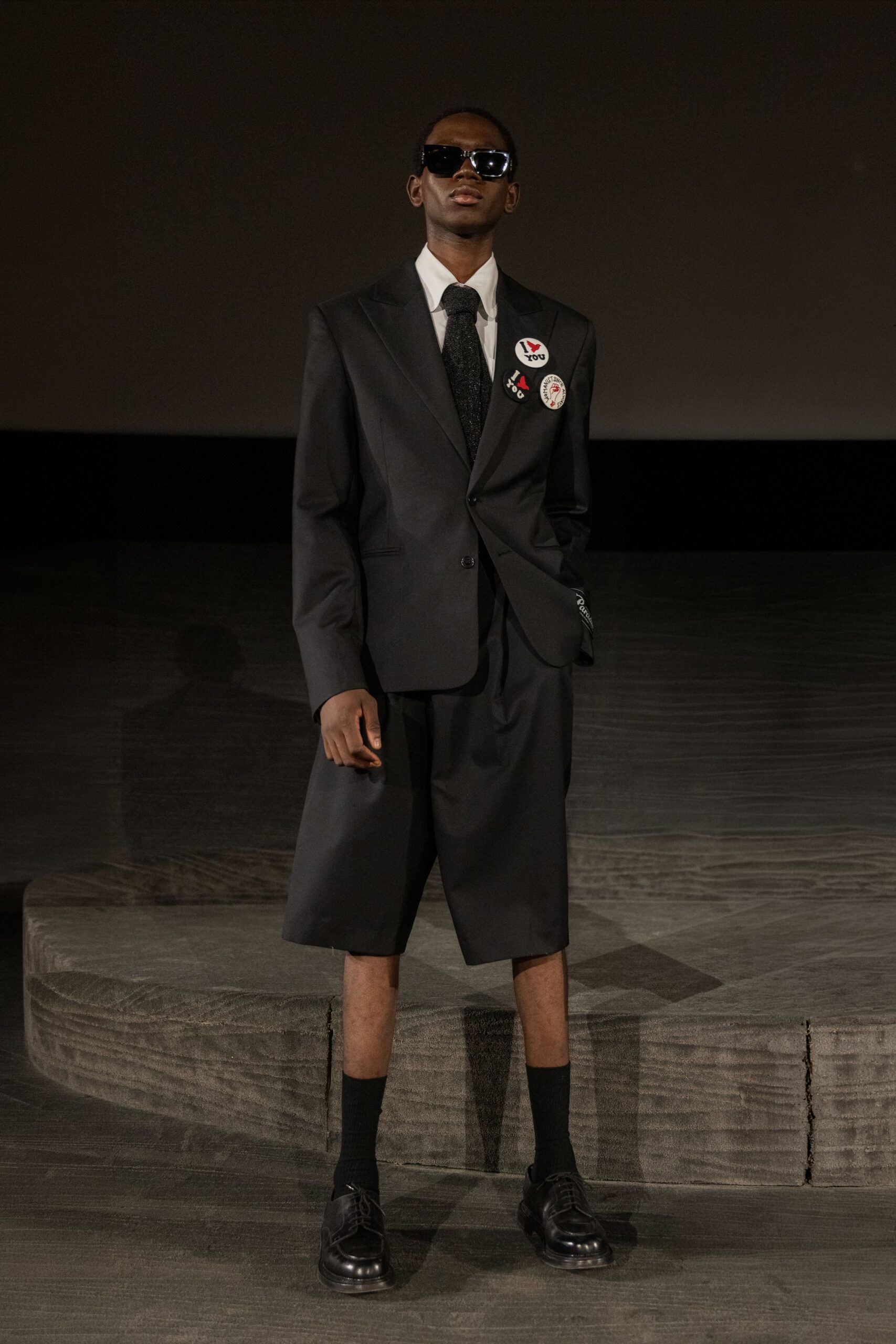 black long-sleeve collared tailored buttoned suit