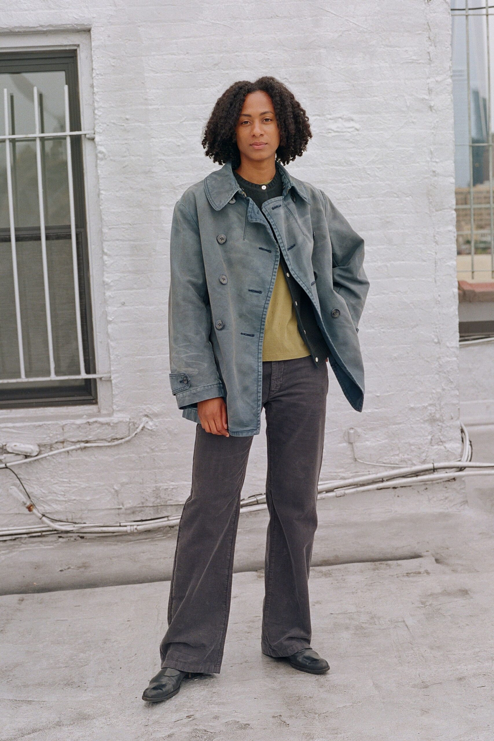 gray cotton long-sleeve collared relaxed buttoned jacket