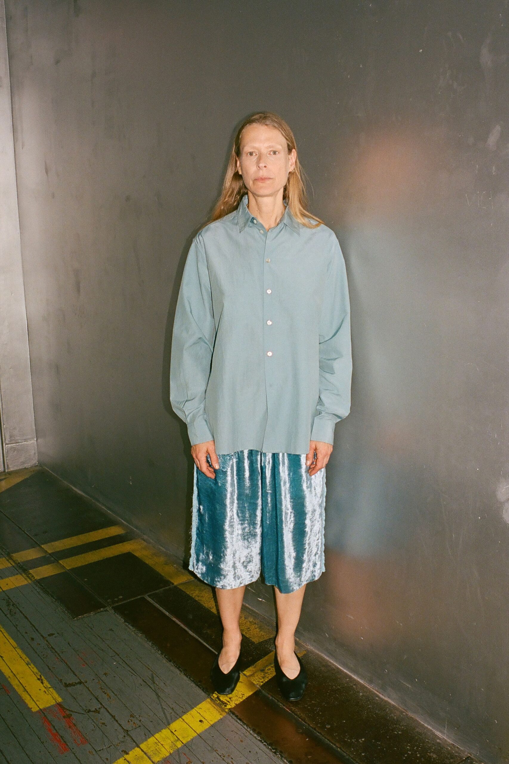 blue cotton long-sleeve collared relaxed shirt