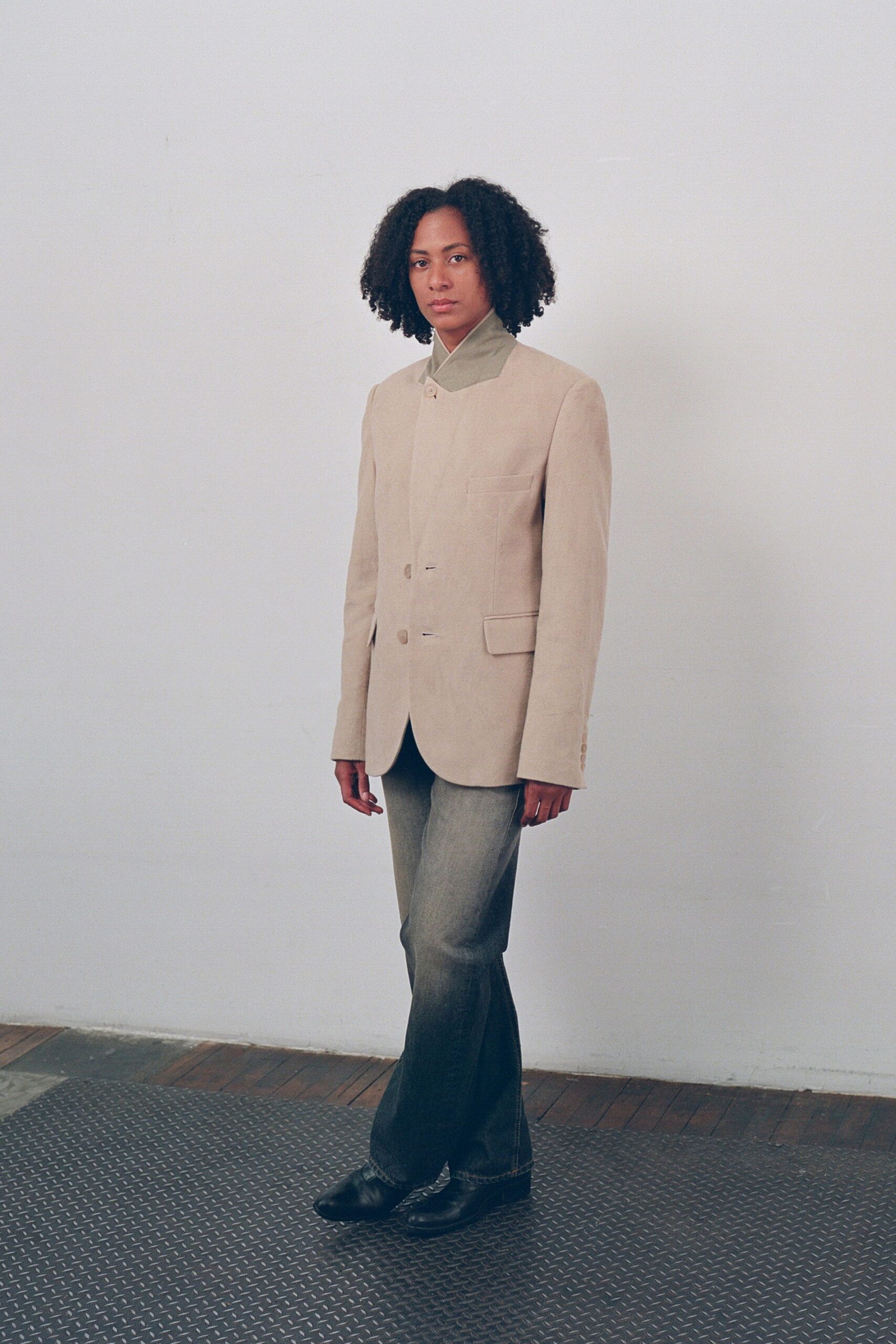beige cotton long-sleeve collared tailored buttoned blazer