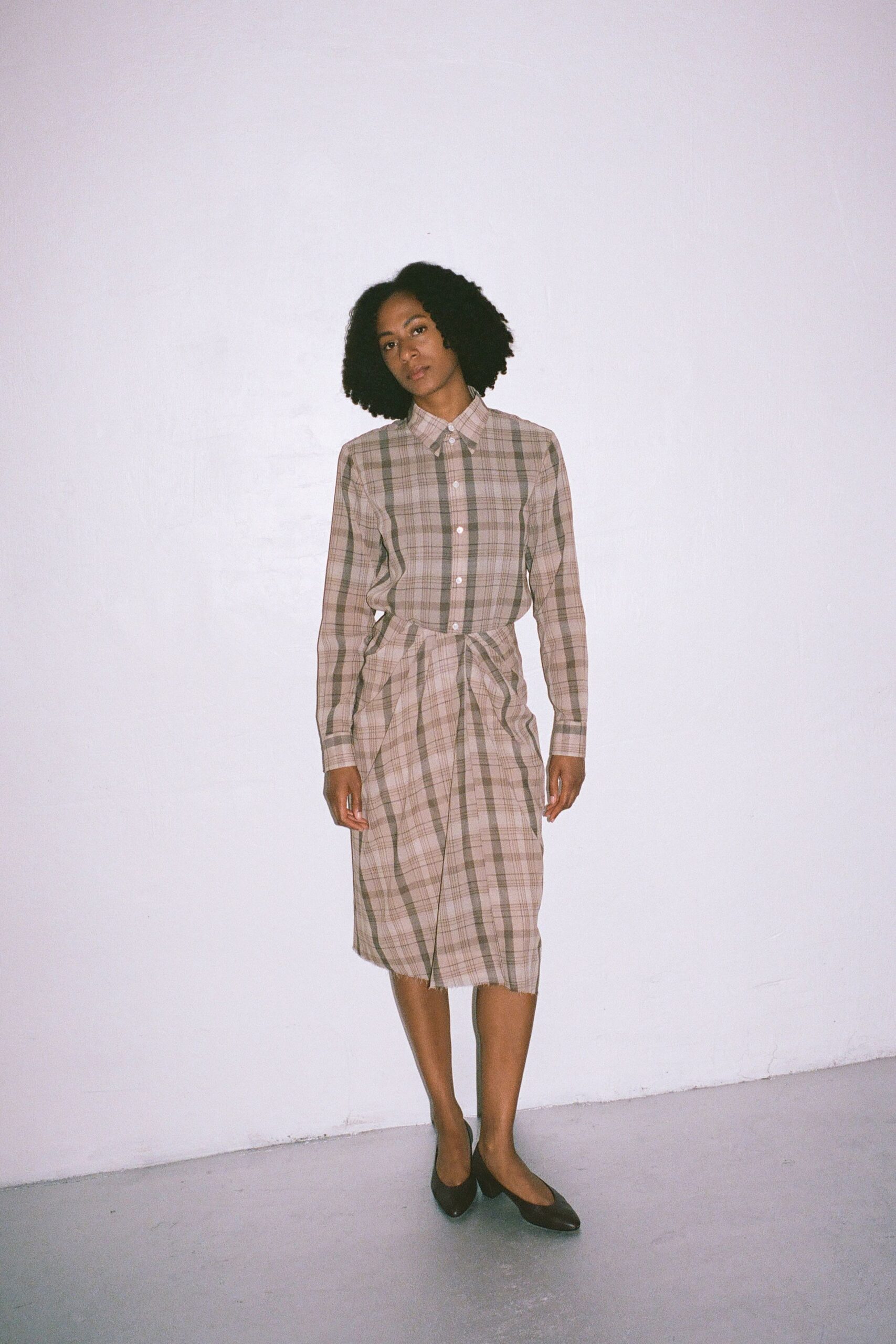 beige cotton long-sleeve collared fitted checked buttoned shirt-dress