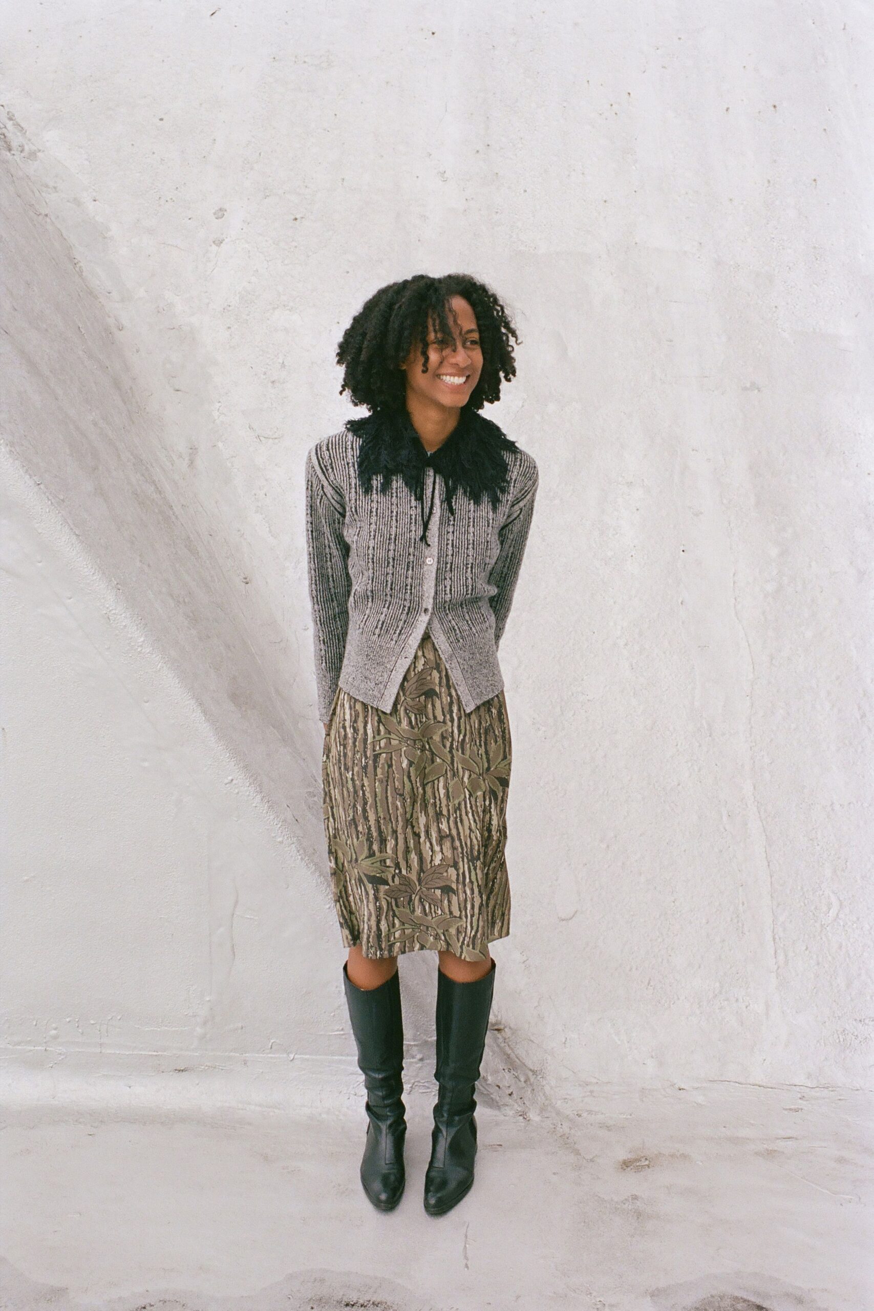 black cotton long-sleeve collared fitted buttoned cardigan