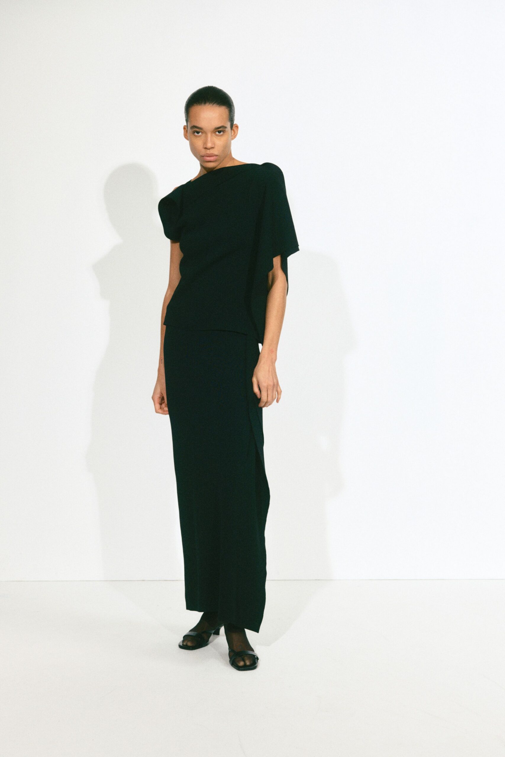 black cotton short-sleeve v-neck fitted midi dress