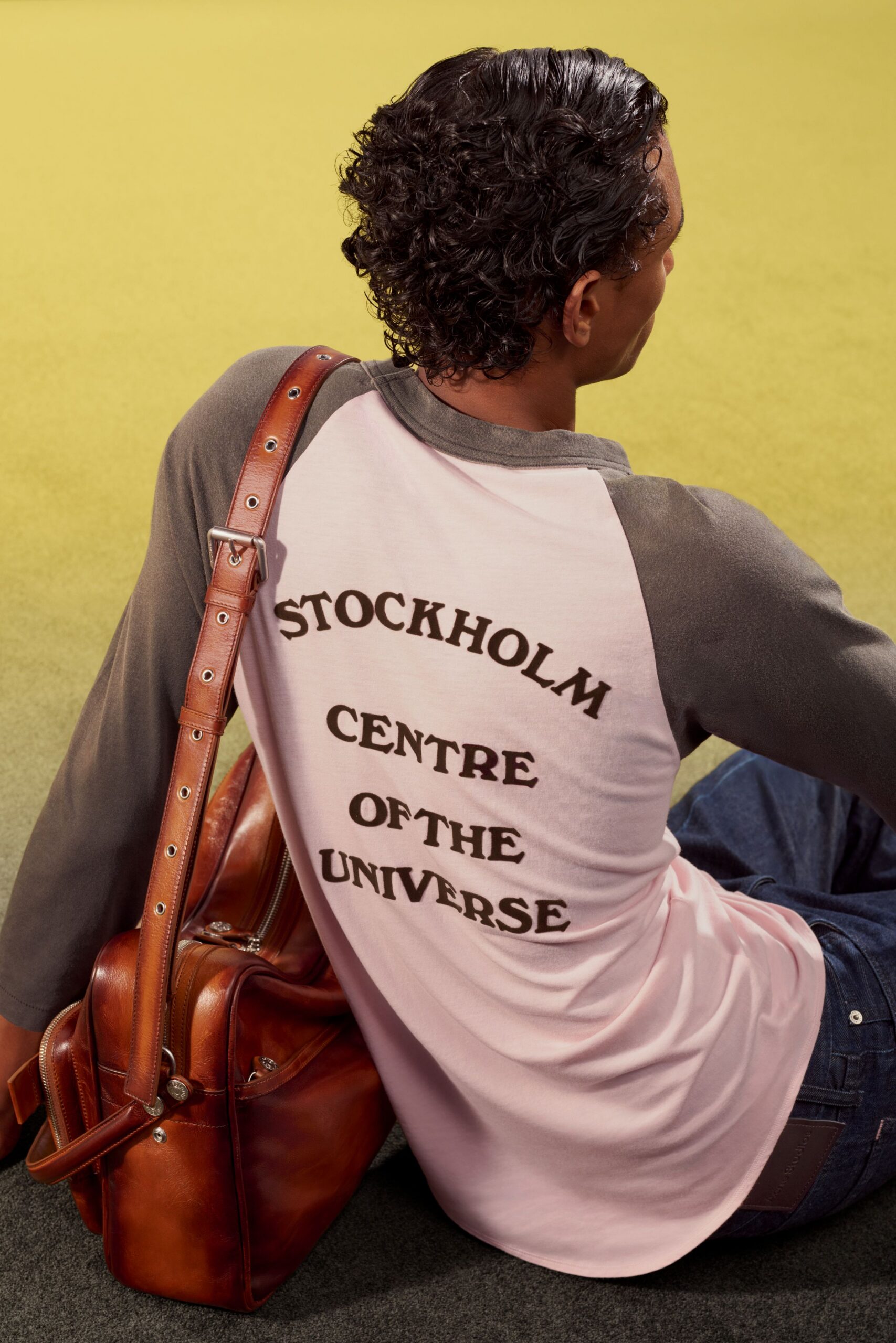 pink gray long-sleeve t-shirt with denim pants