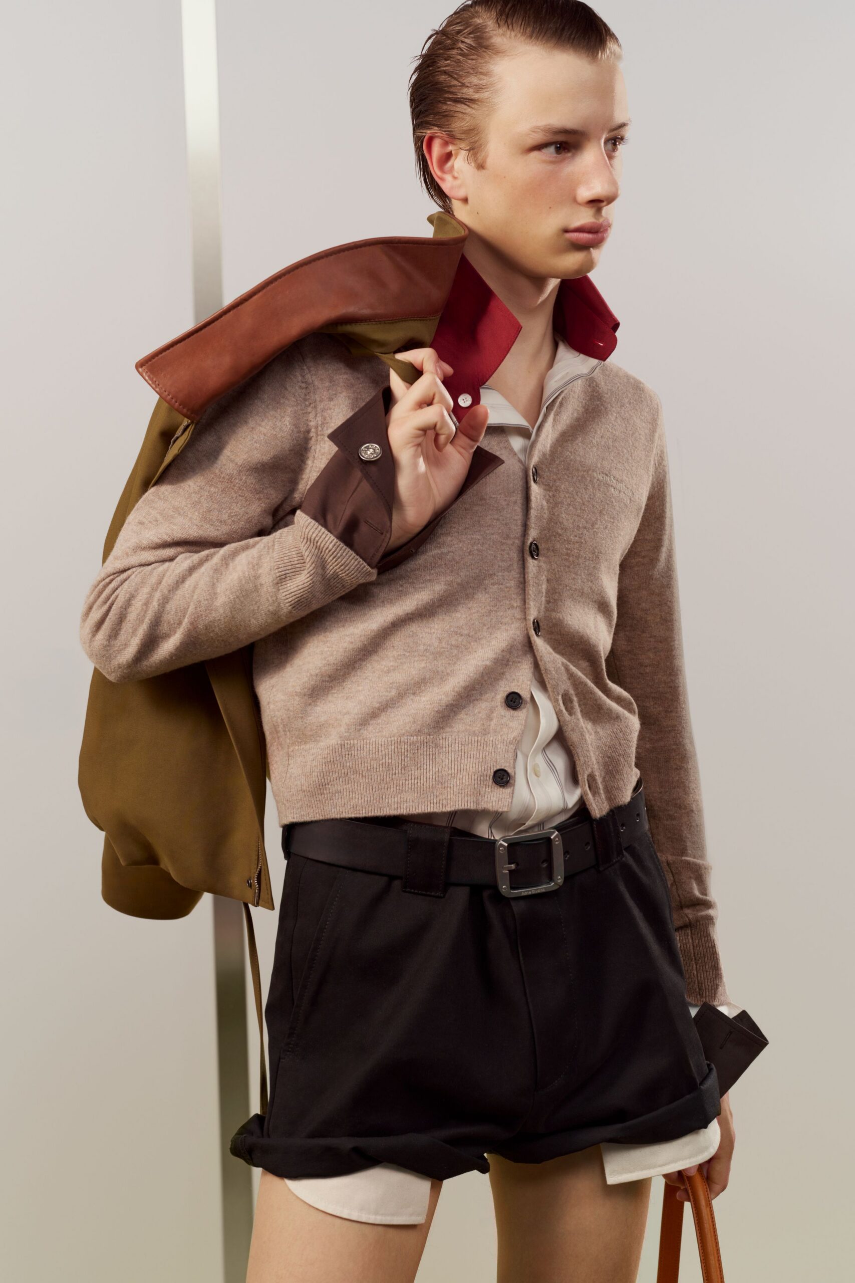 beige wool long-sleeve collared fitted cardigan