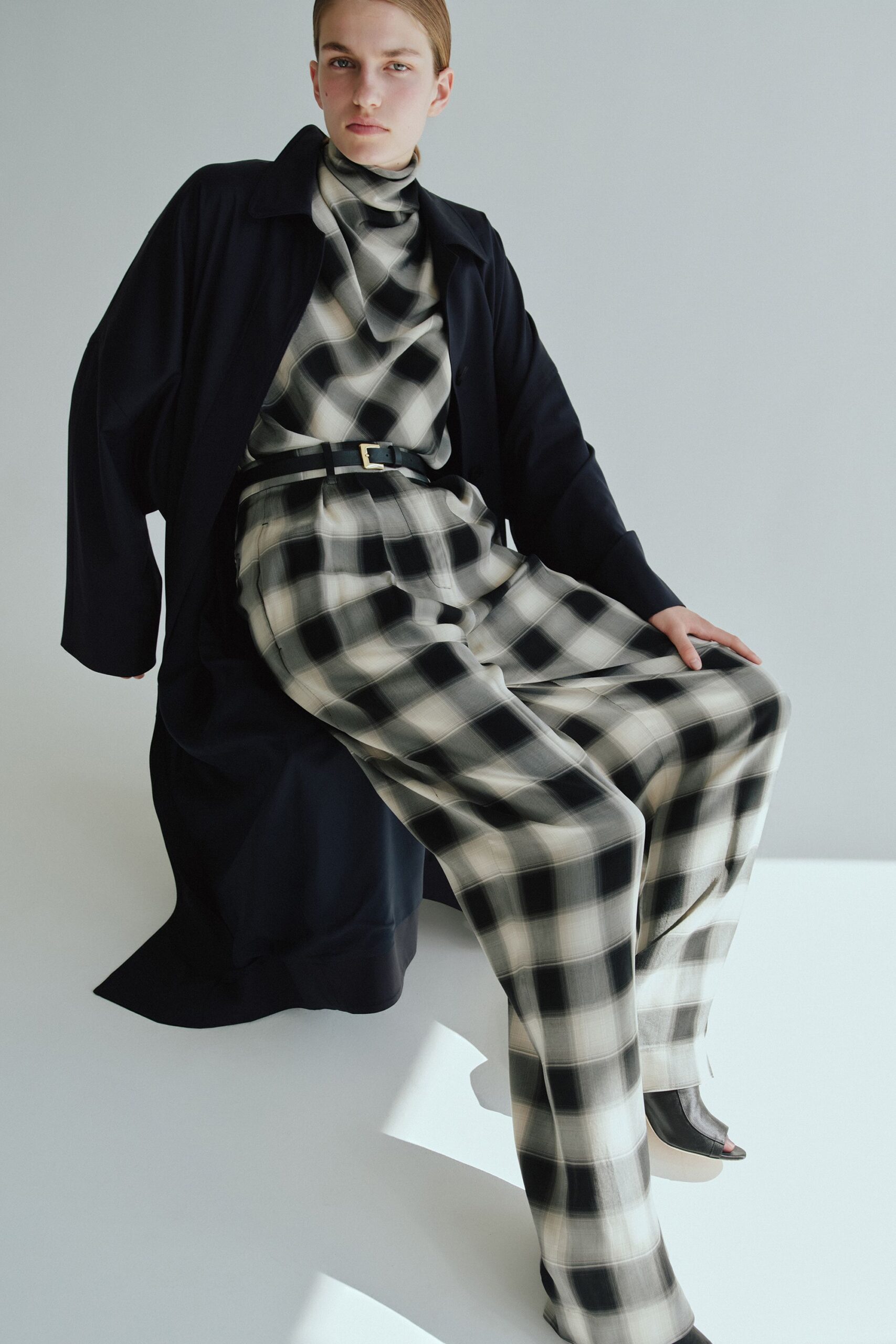 black cotton long-sleeve collared relaxed coat