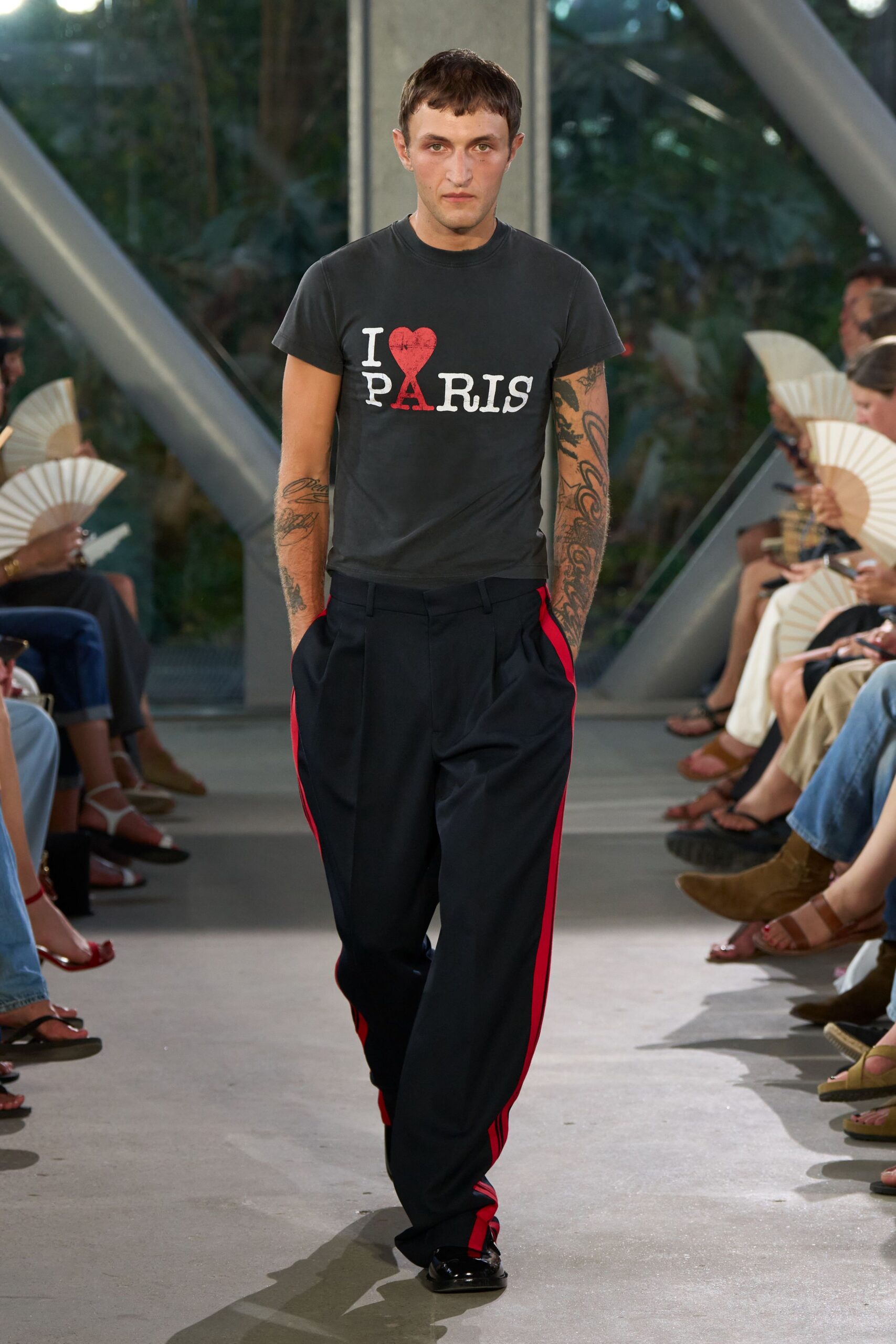 black cotton short-sleeve collared fitted printed t-shirt