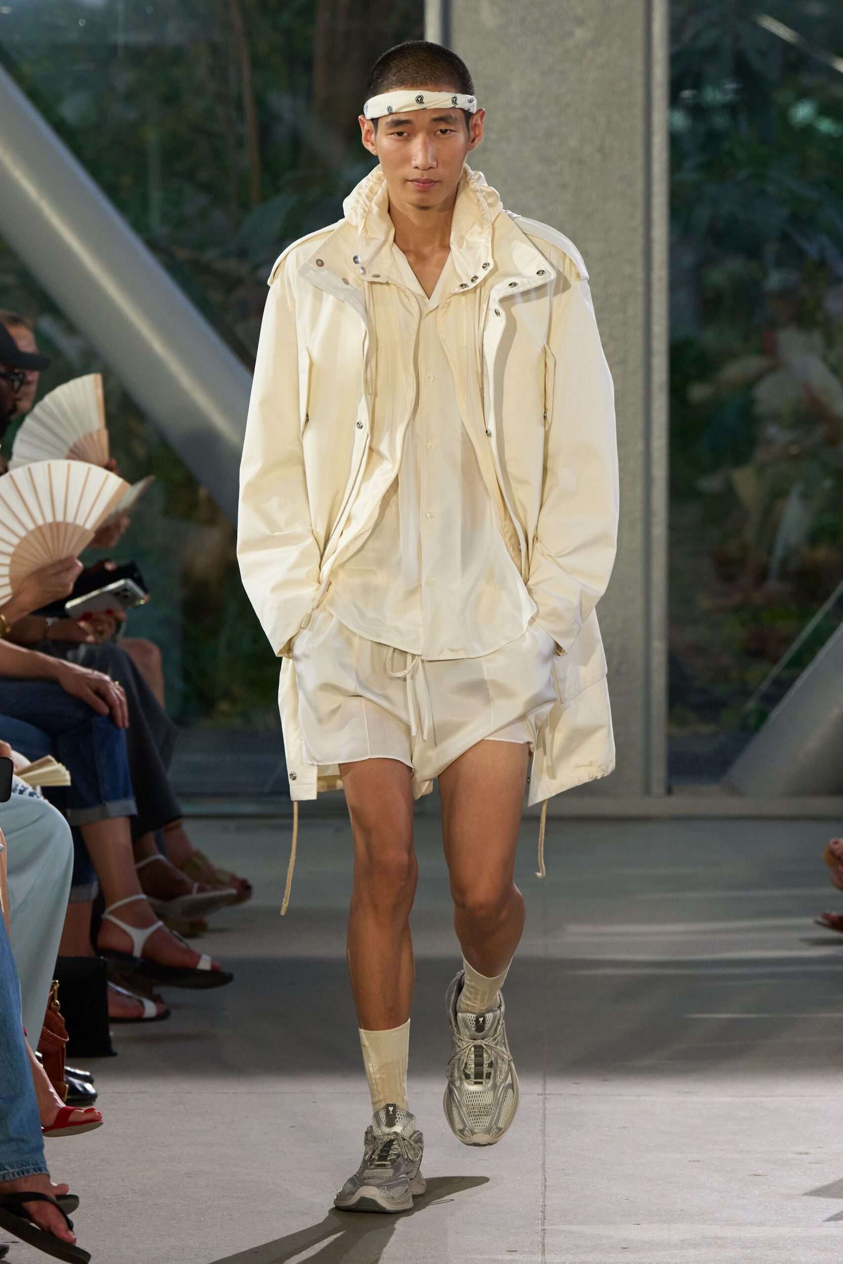 white cotton long-sleeve collared relaxed zippered coat