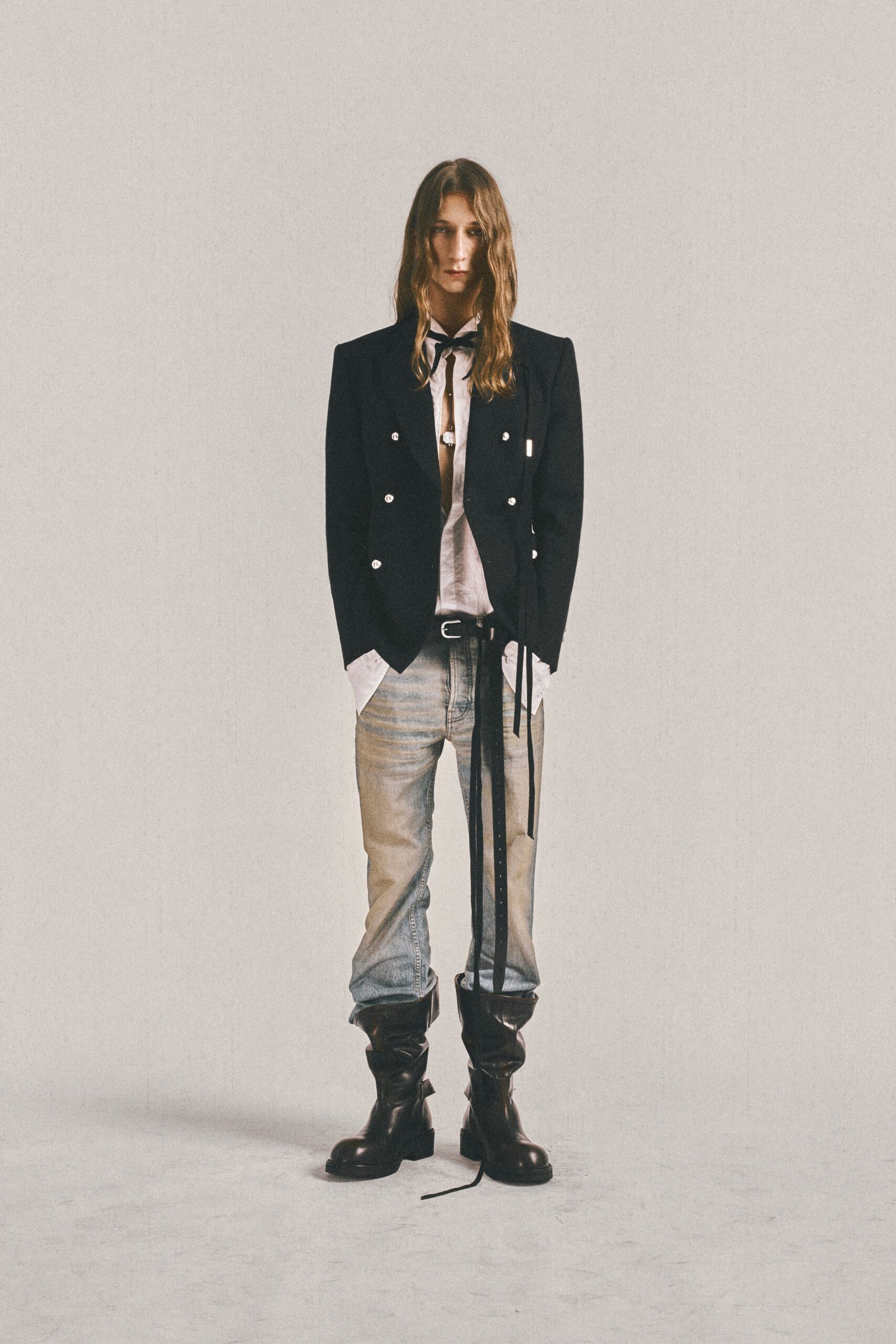 white cotton long-sleeve collared fitted shirt