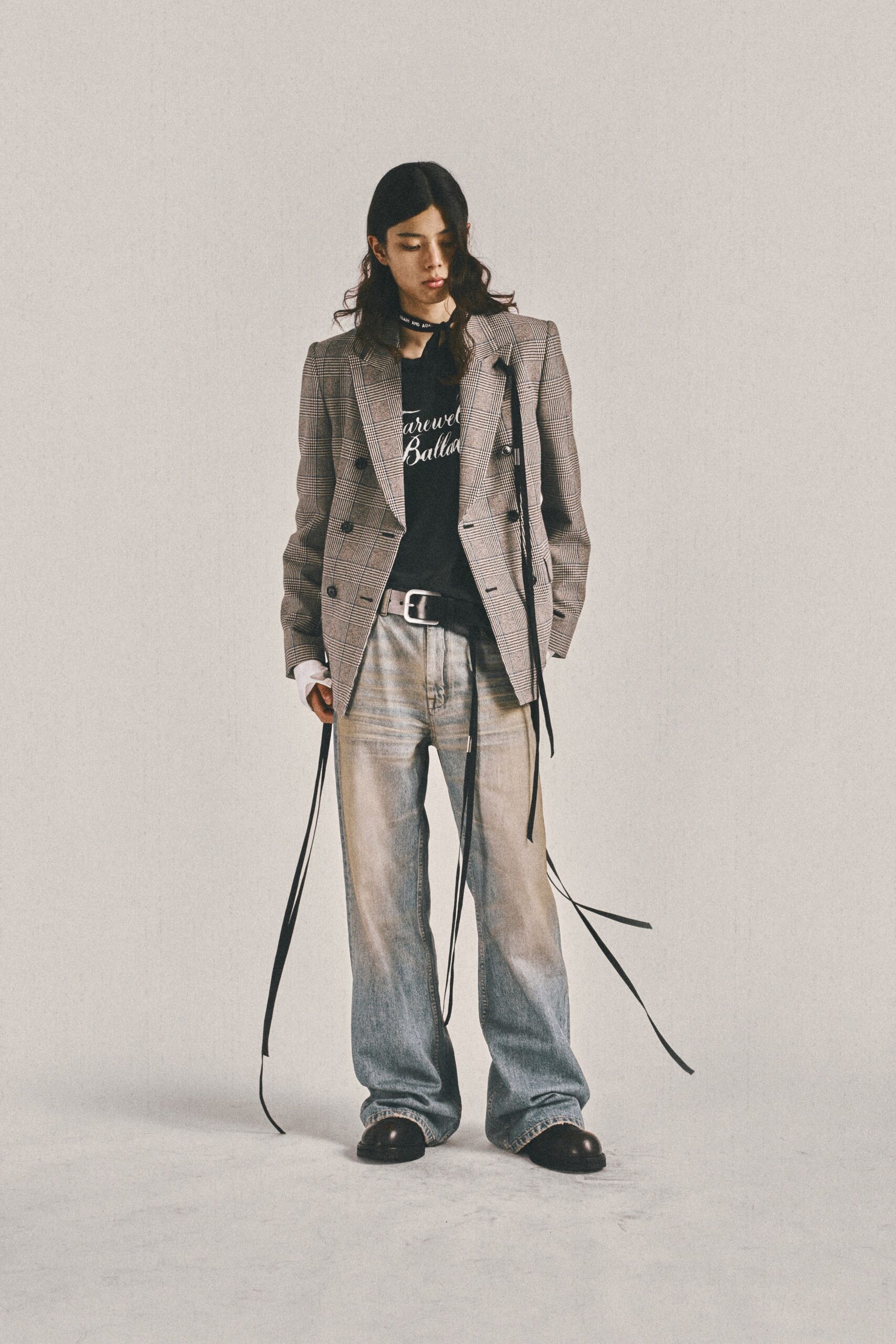 gray cotton long-sleeve collared structured buttoned blazer