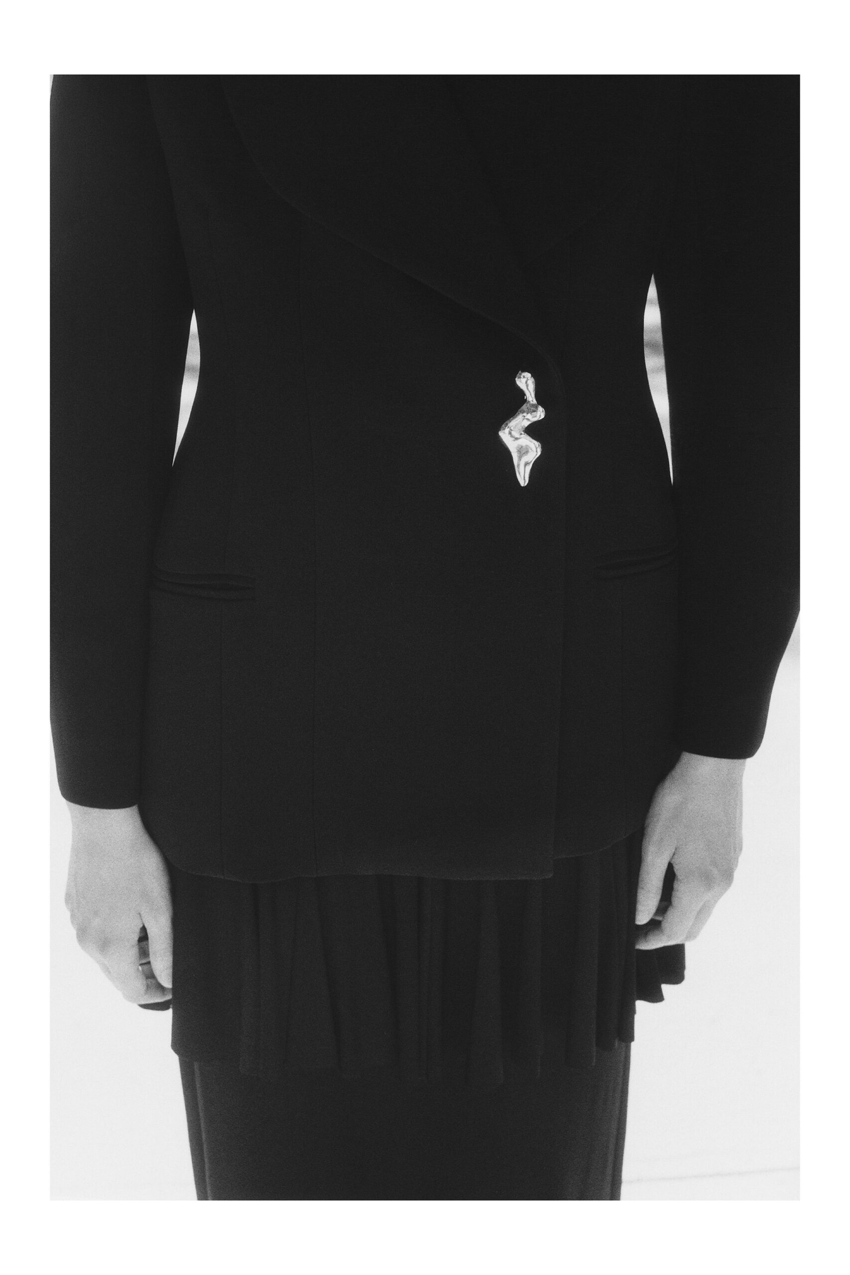 black wool long-sleeve collared fitted buttoned blazer