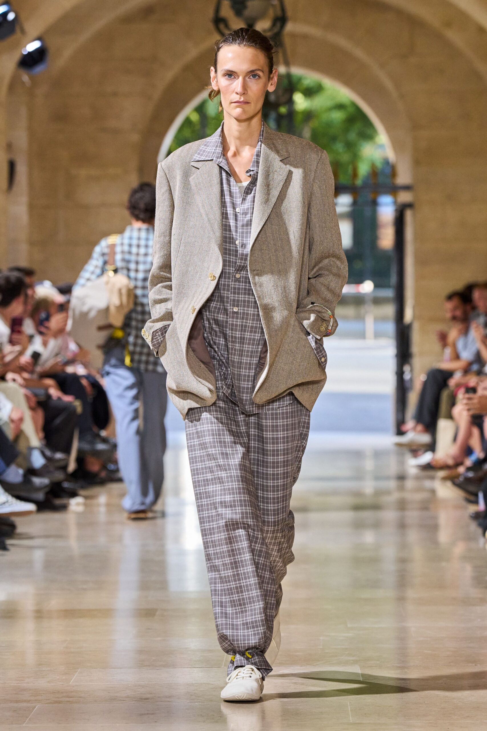 gray cotton long-sleeve collared relaxed checked shirt