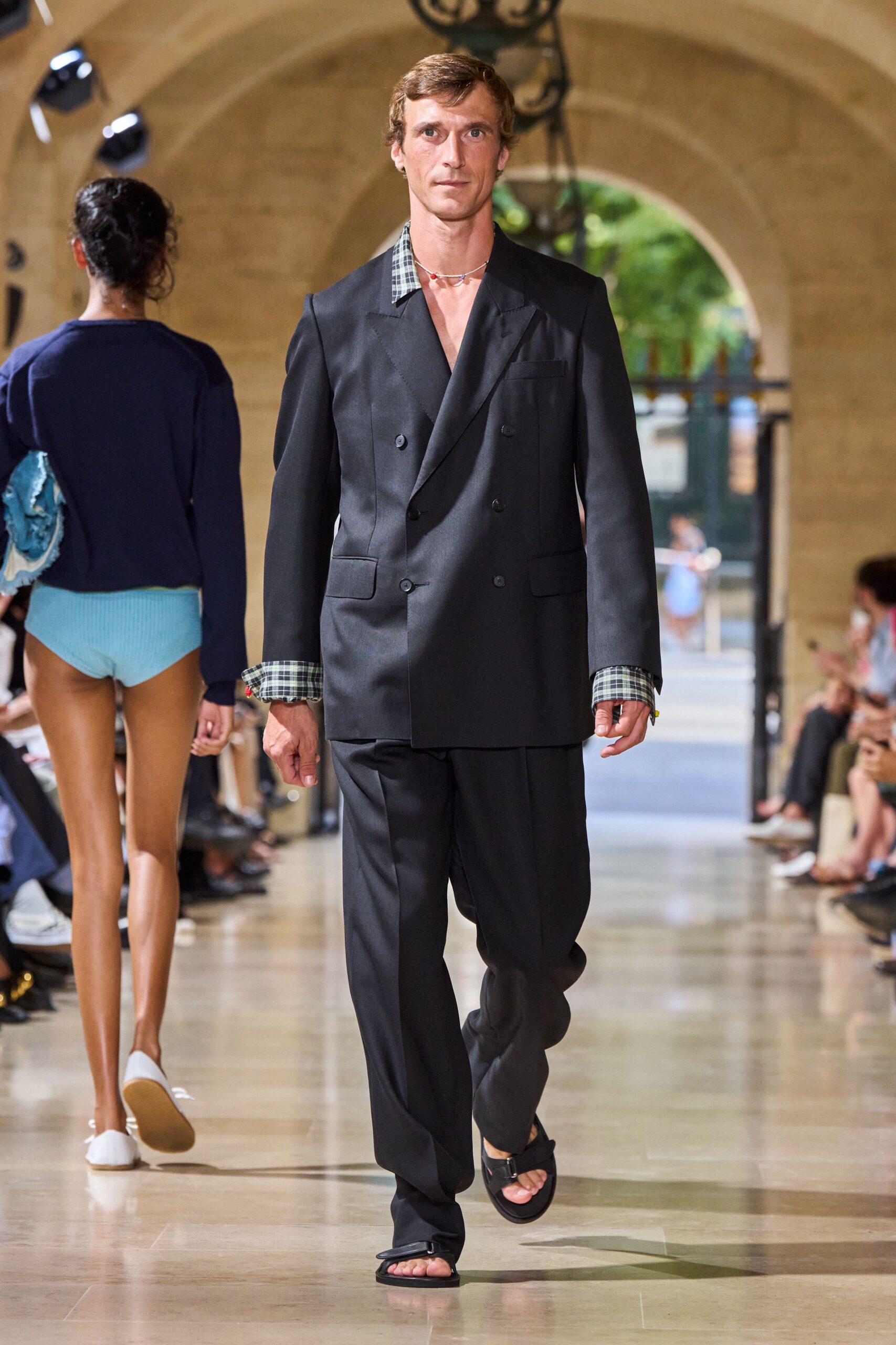 black cotton long-sleeve collared tailored suit