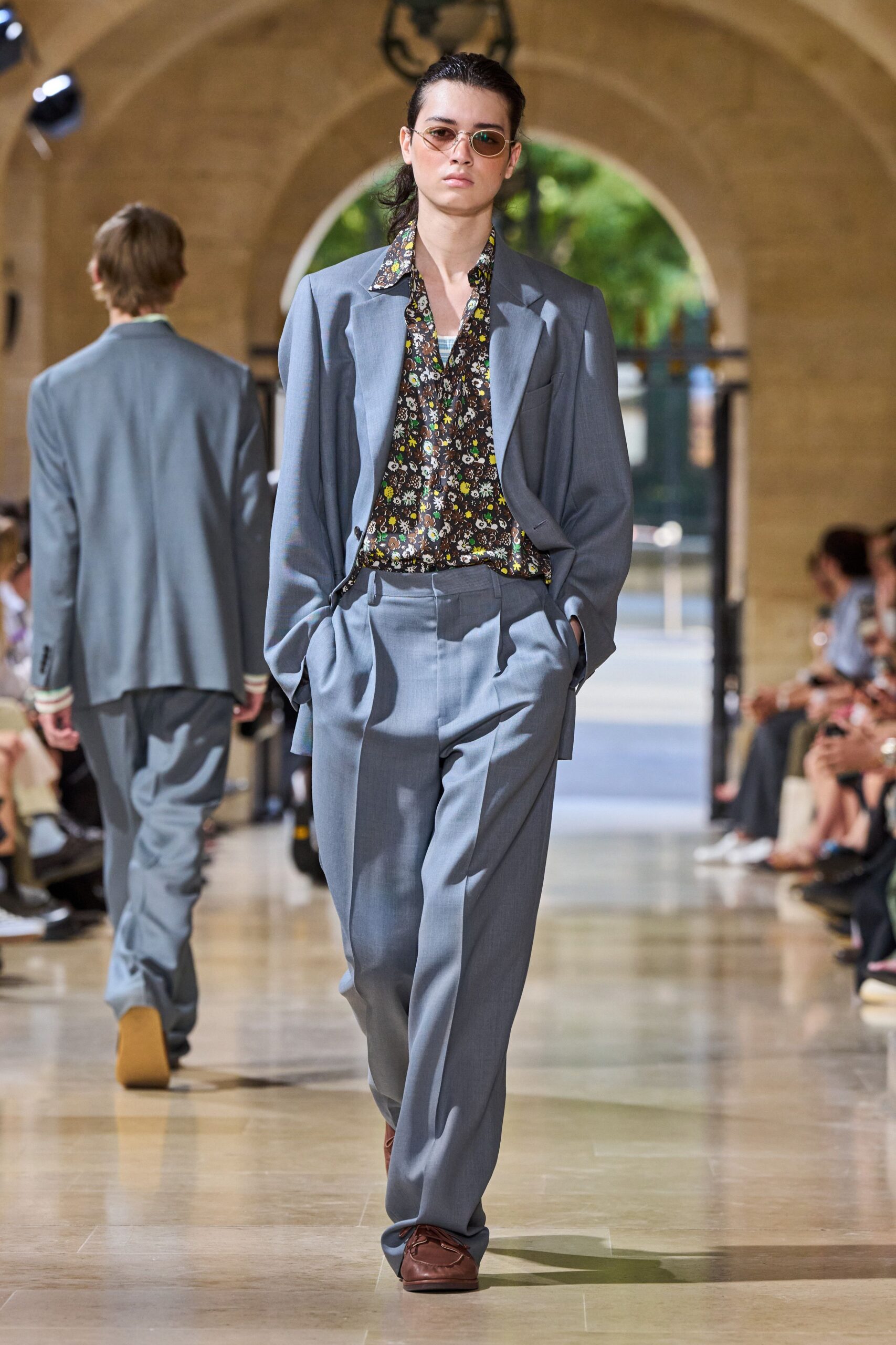 gray cotton long-sleeve collared tailored buttoned suit