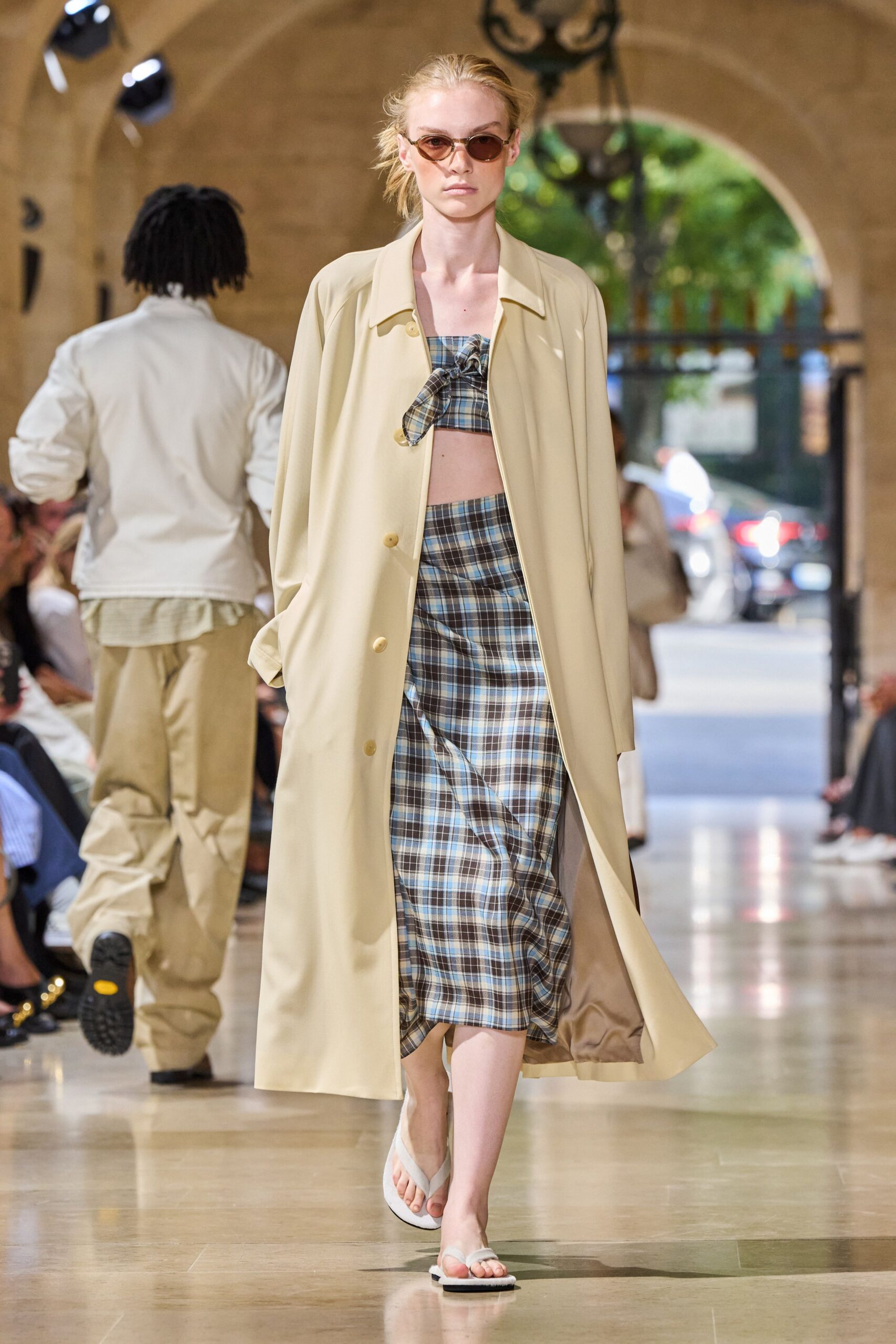 beige long-sleeve collared relaxed buttoned coat