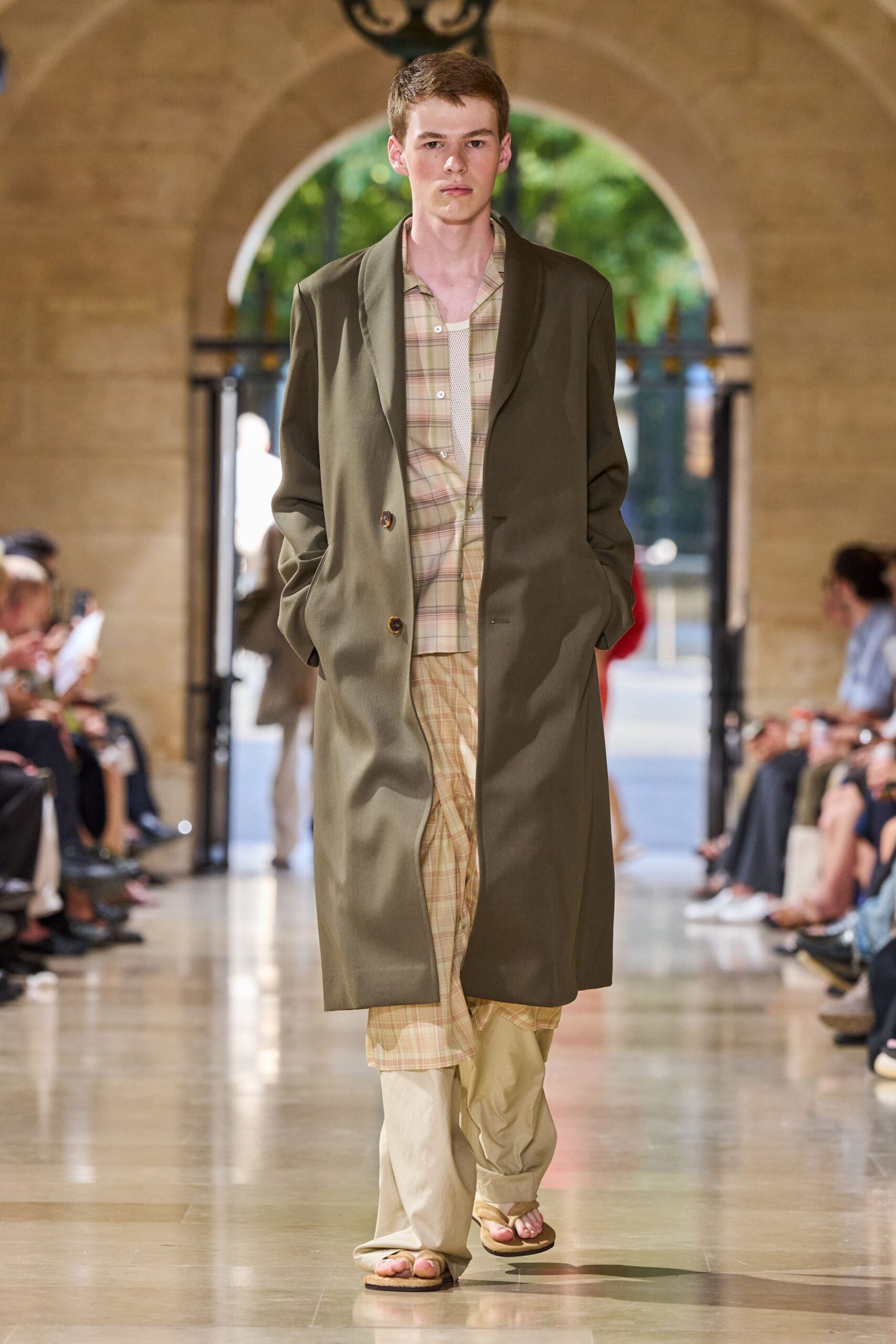 green long-sleeve collared relaxed buttoned coat
