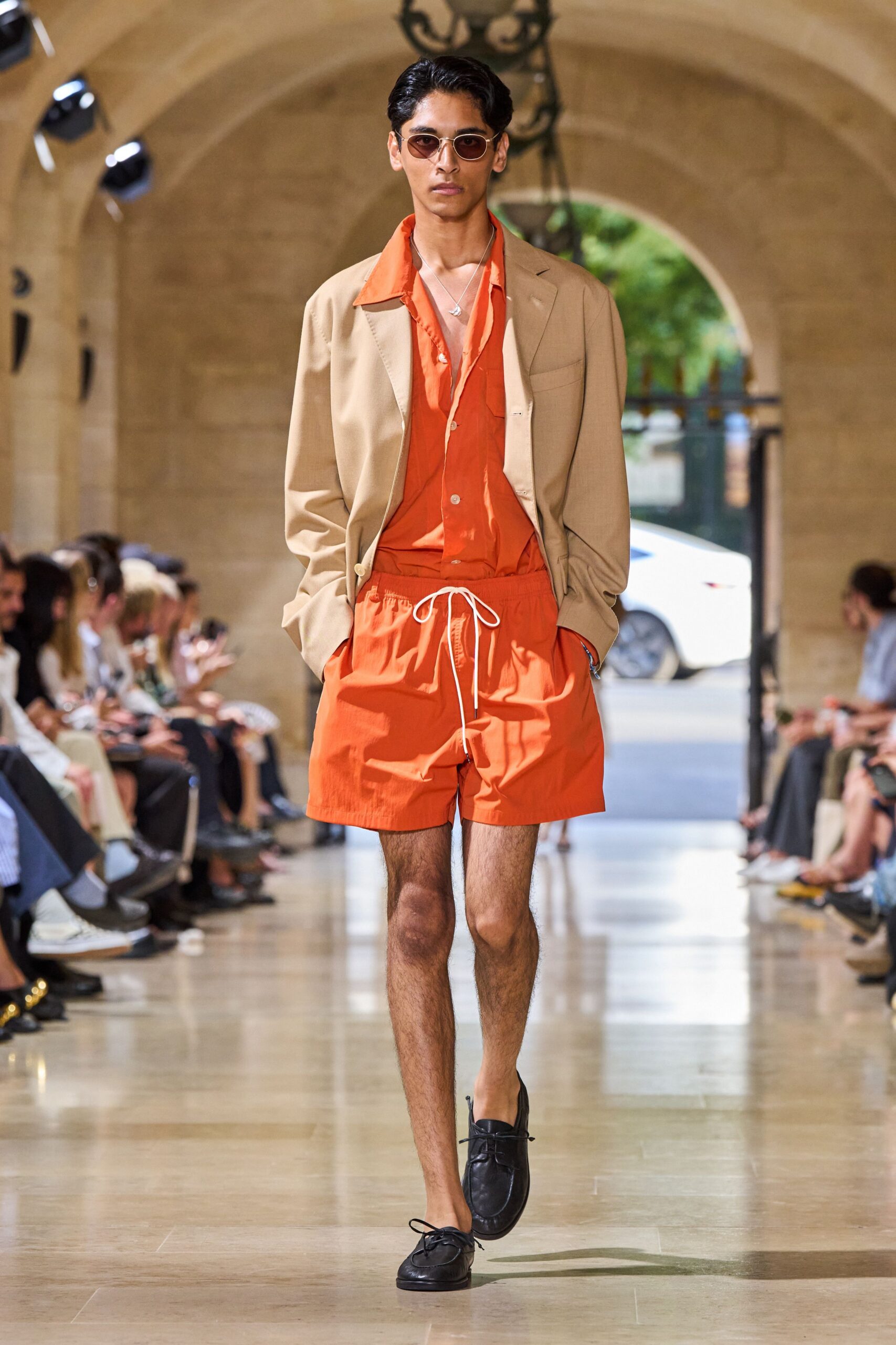 beige long-sleeve collared tailored blazer