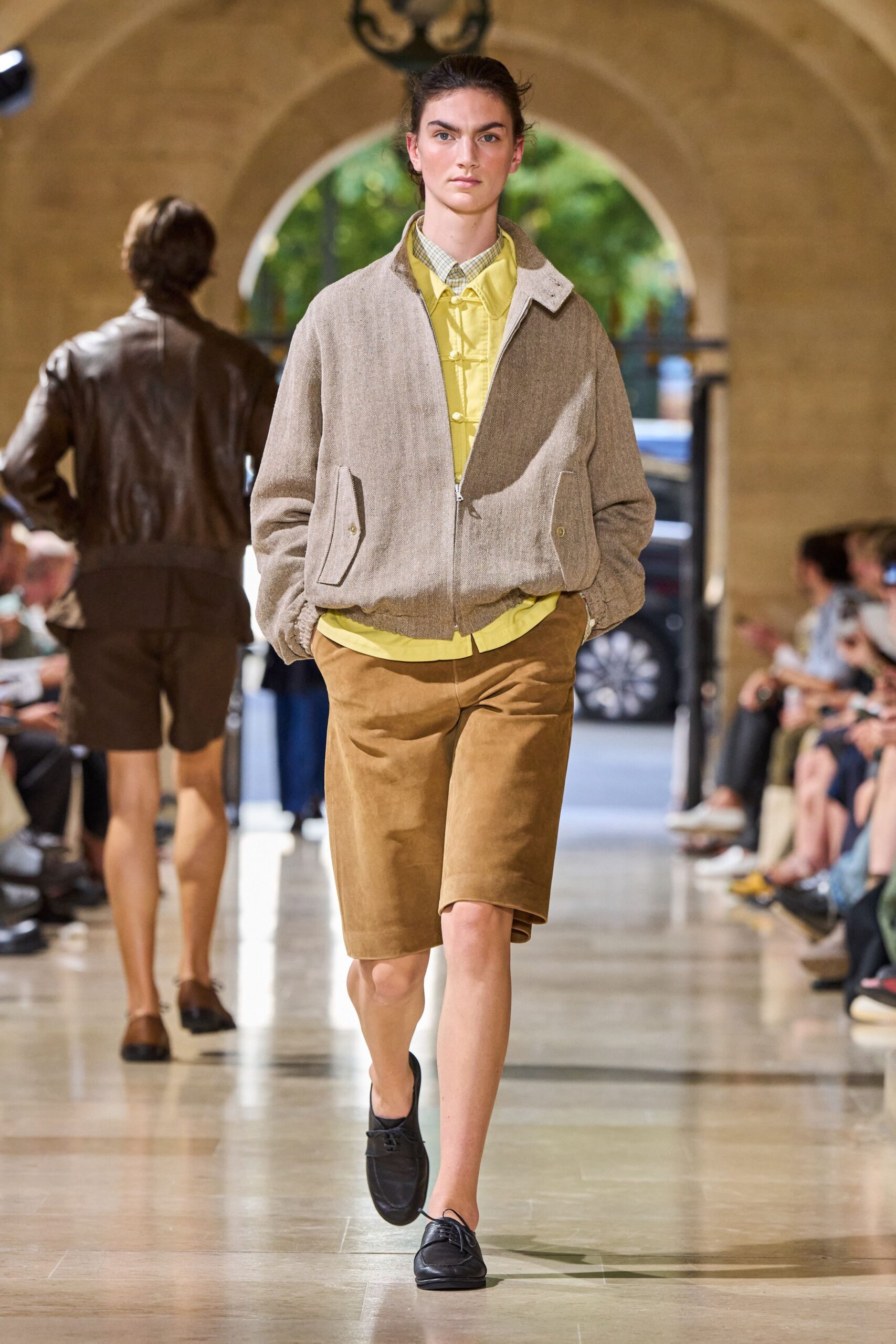 beige cotton long-sleeve collared relaxed zippered jacket