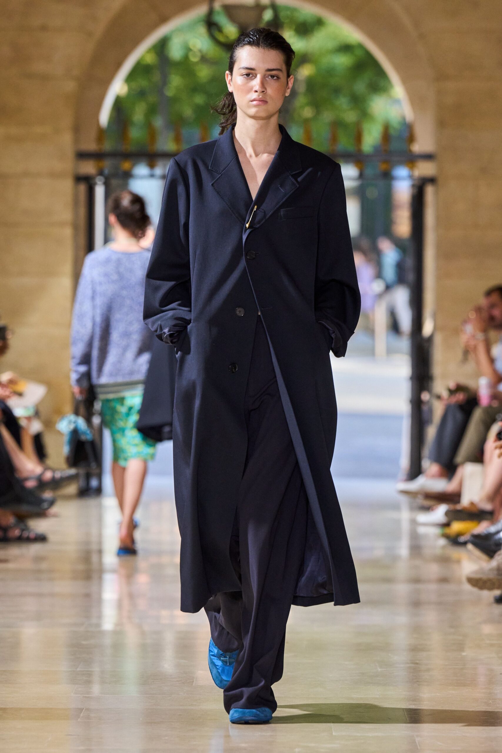 black wool long-sleeve collared relaxed buttoned coat