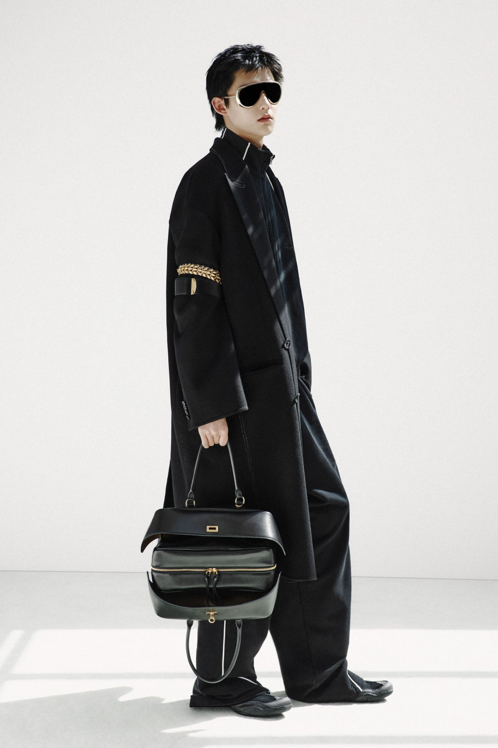 black wool long-sleeve collared oversized buttoned coat