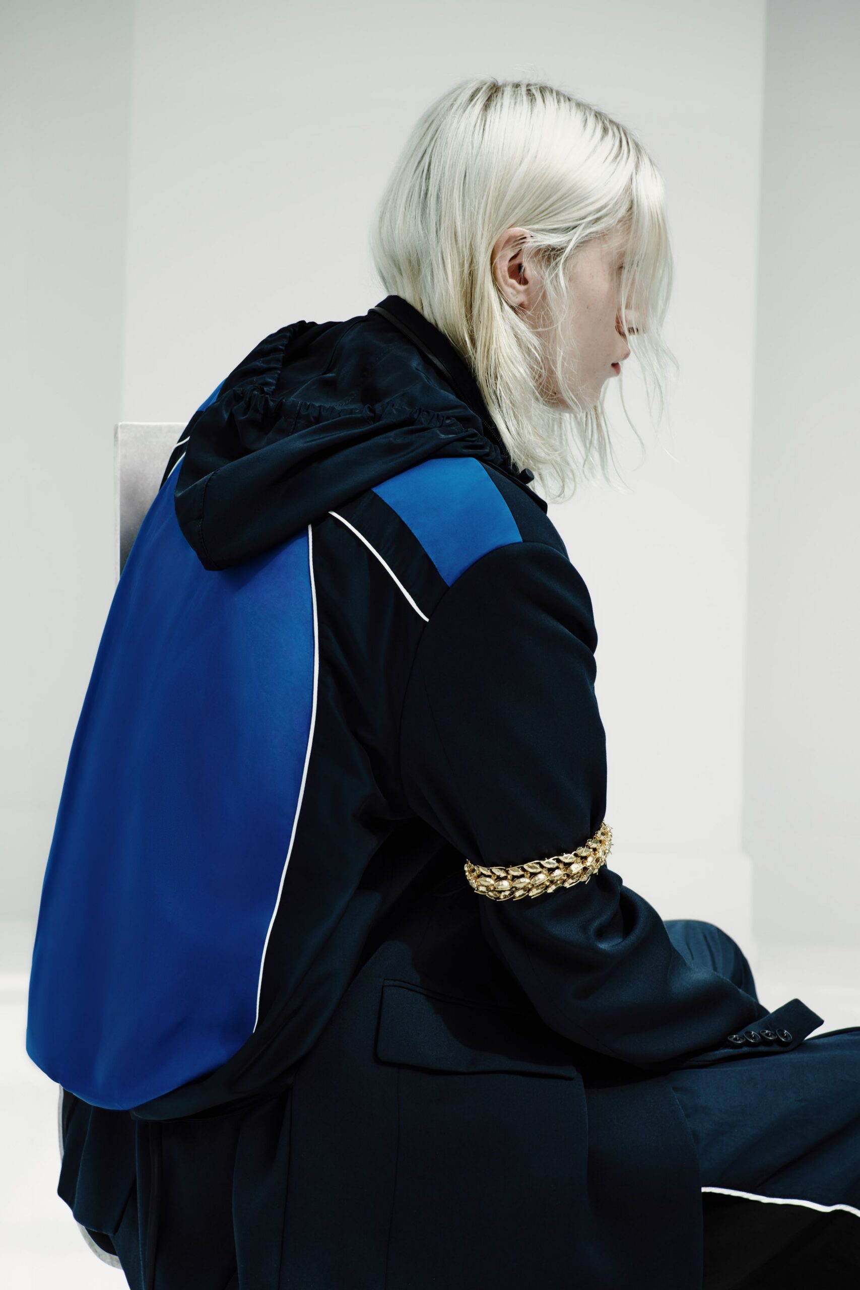 black hooded relaxed zippered jacket