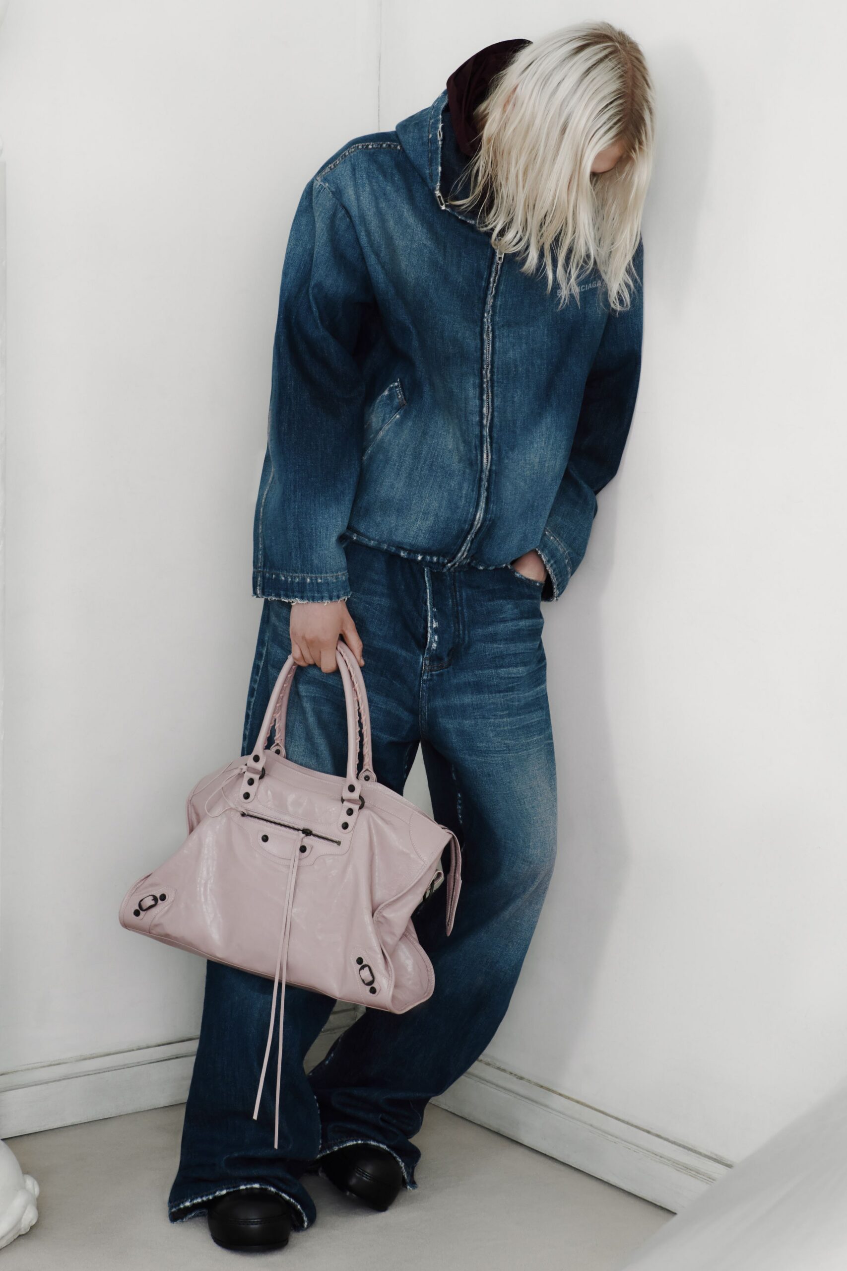 blue denim long-sleeve collared relaxed zippered jacket
