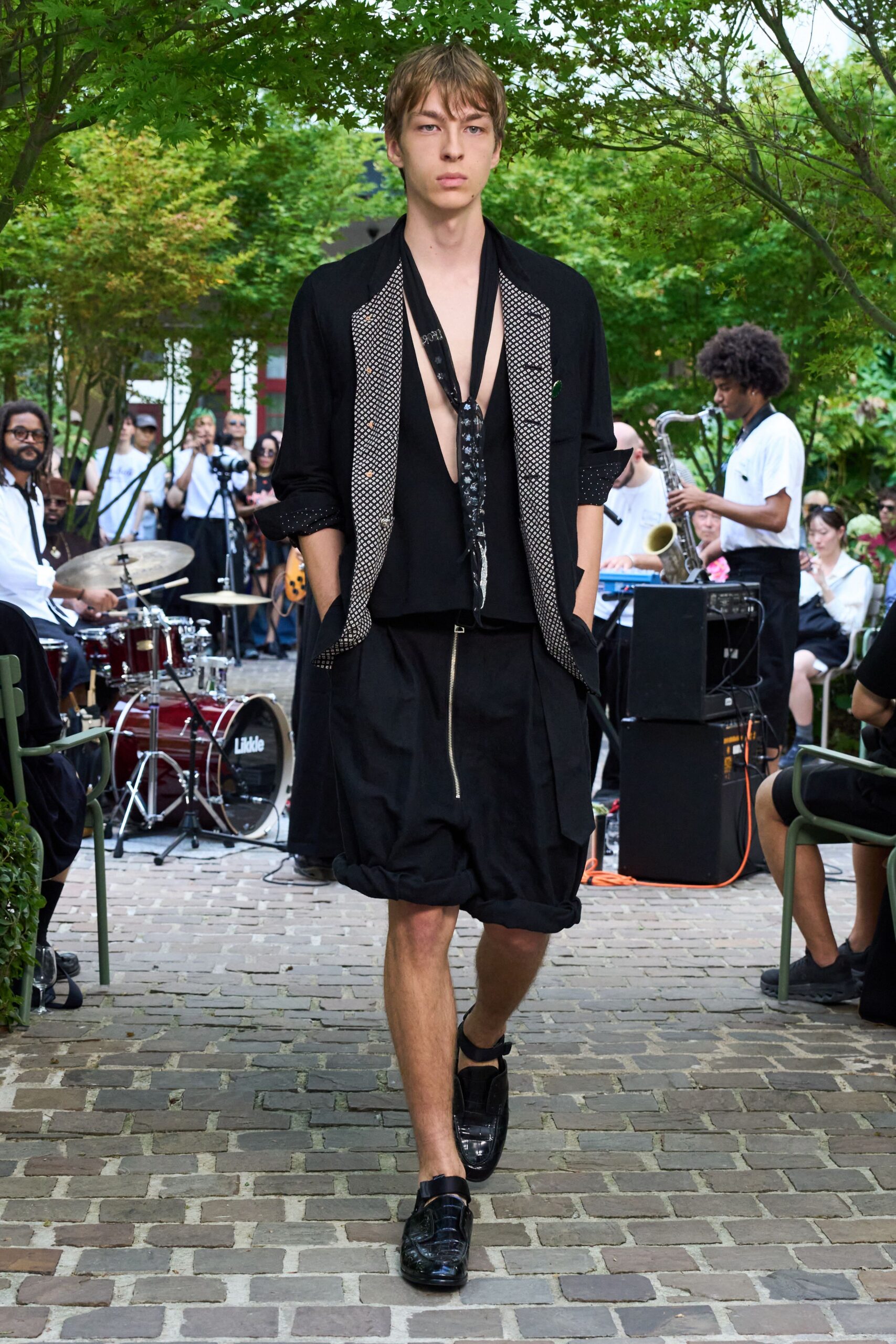 black relaxed shirt and skirt