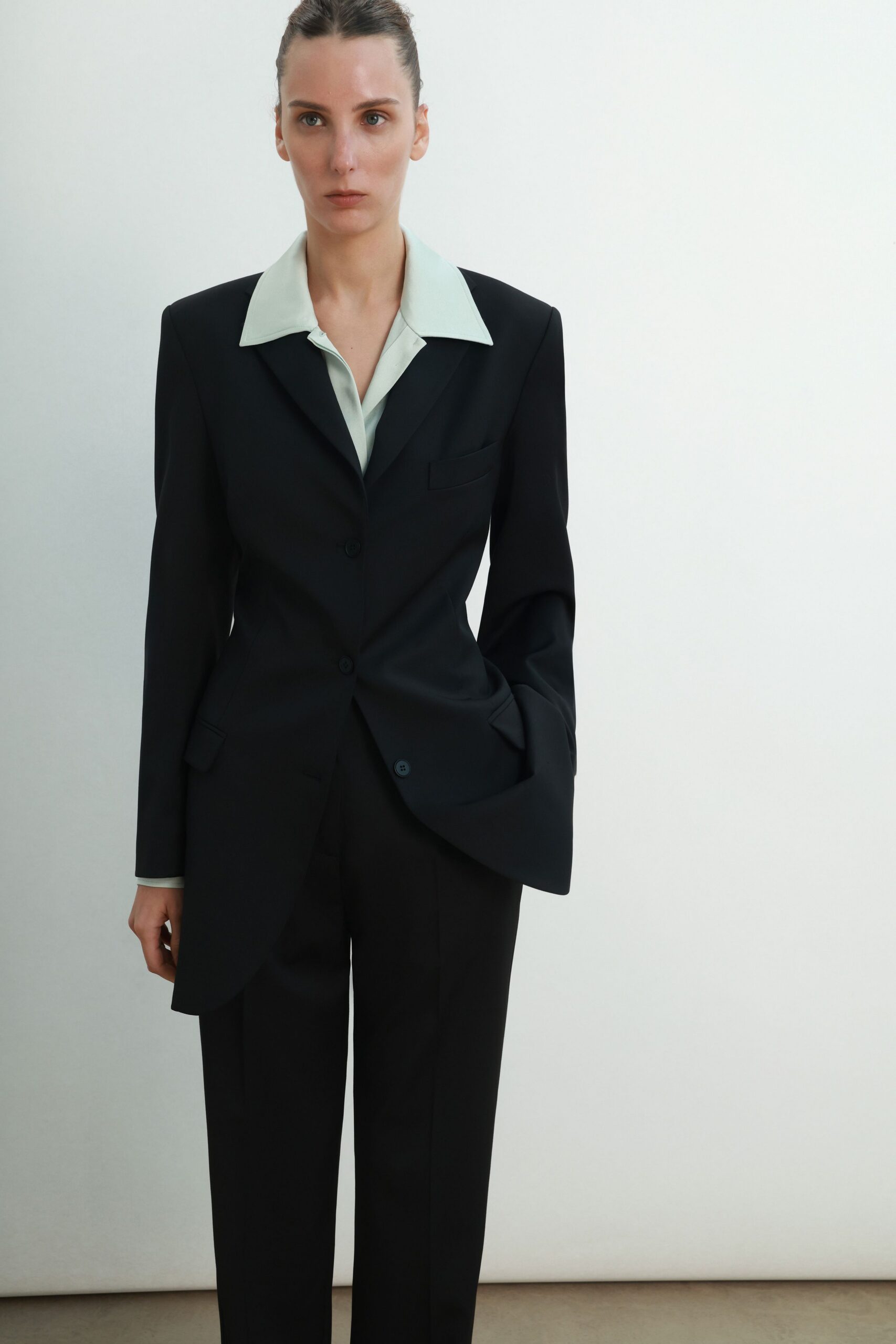 black long-sleeve collared tailored buttoned blazer