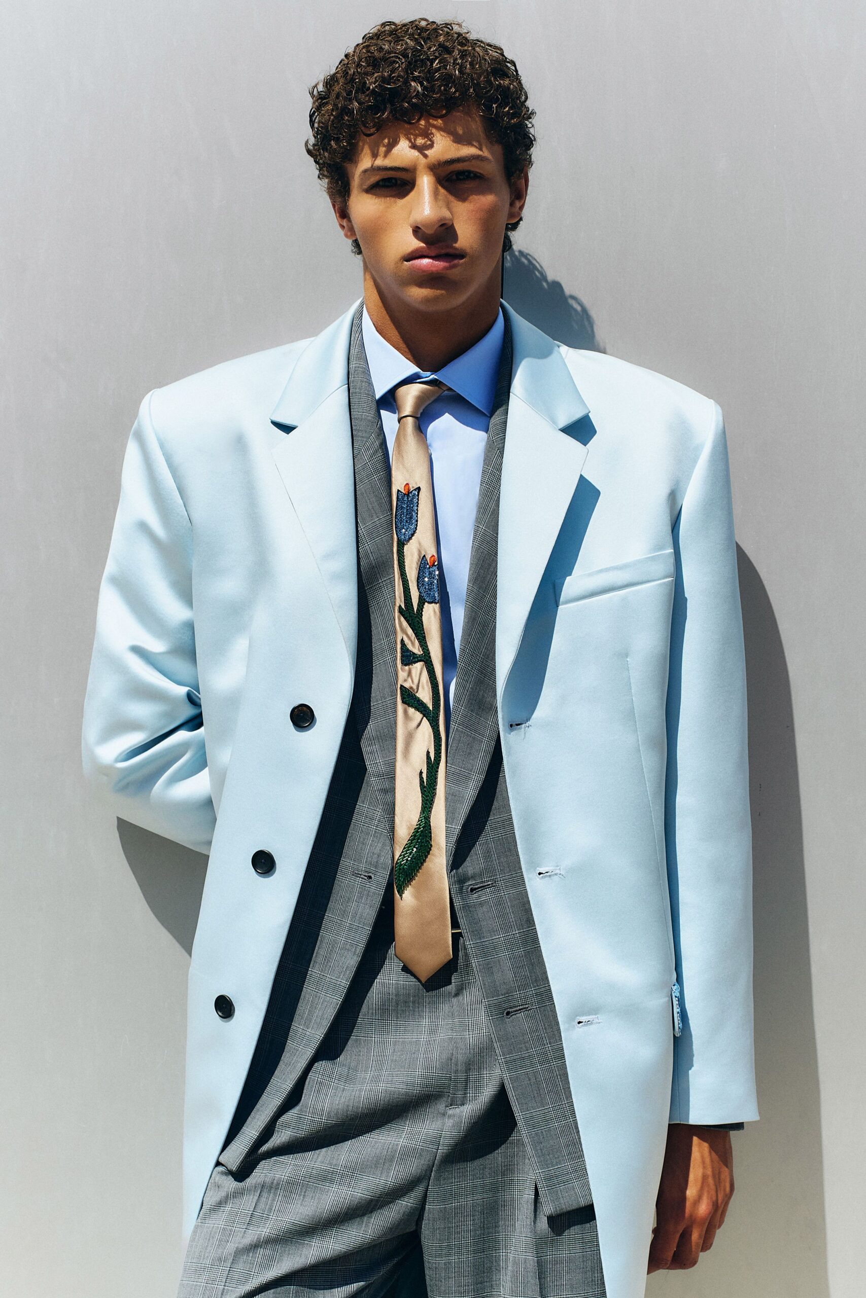 blue long-sleeve collared tailored suit