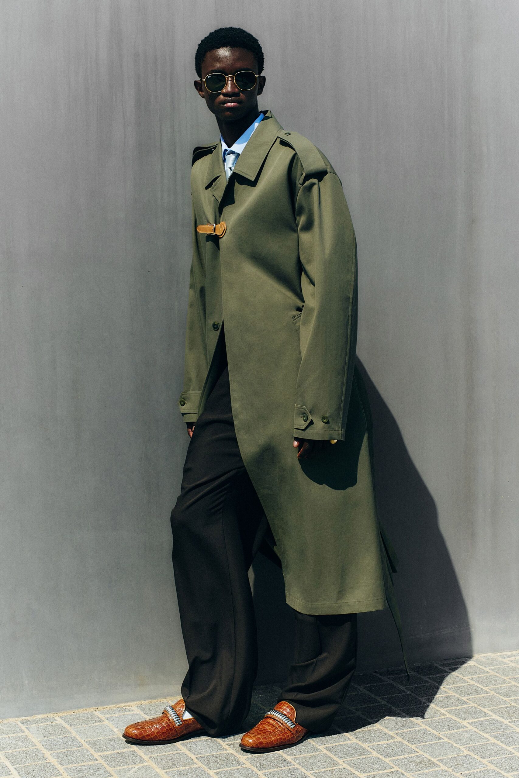 green cotton long-sleeve collared oversized buttoned coat