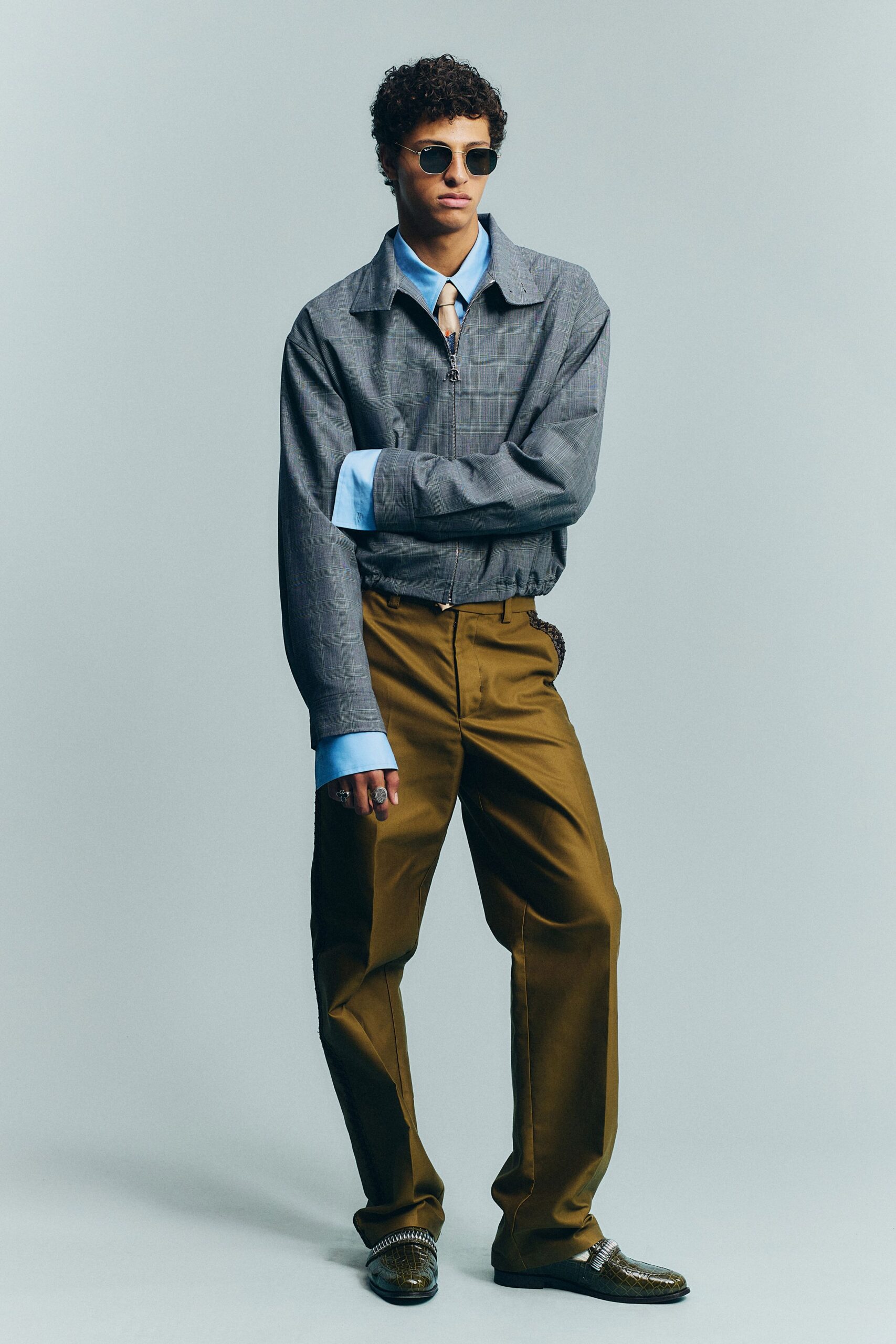 gray cotton long-sleeve collared fitted zippered jacket