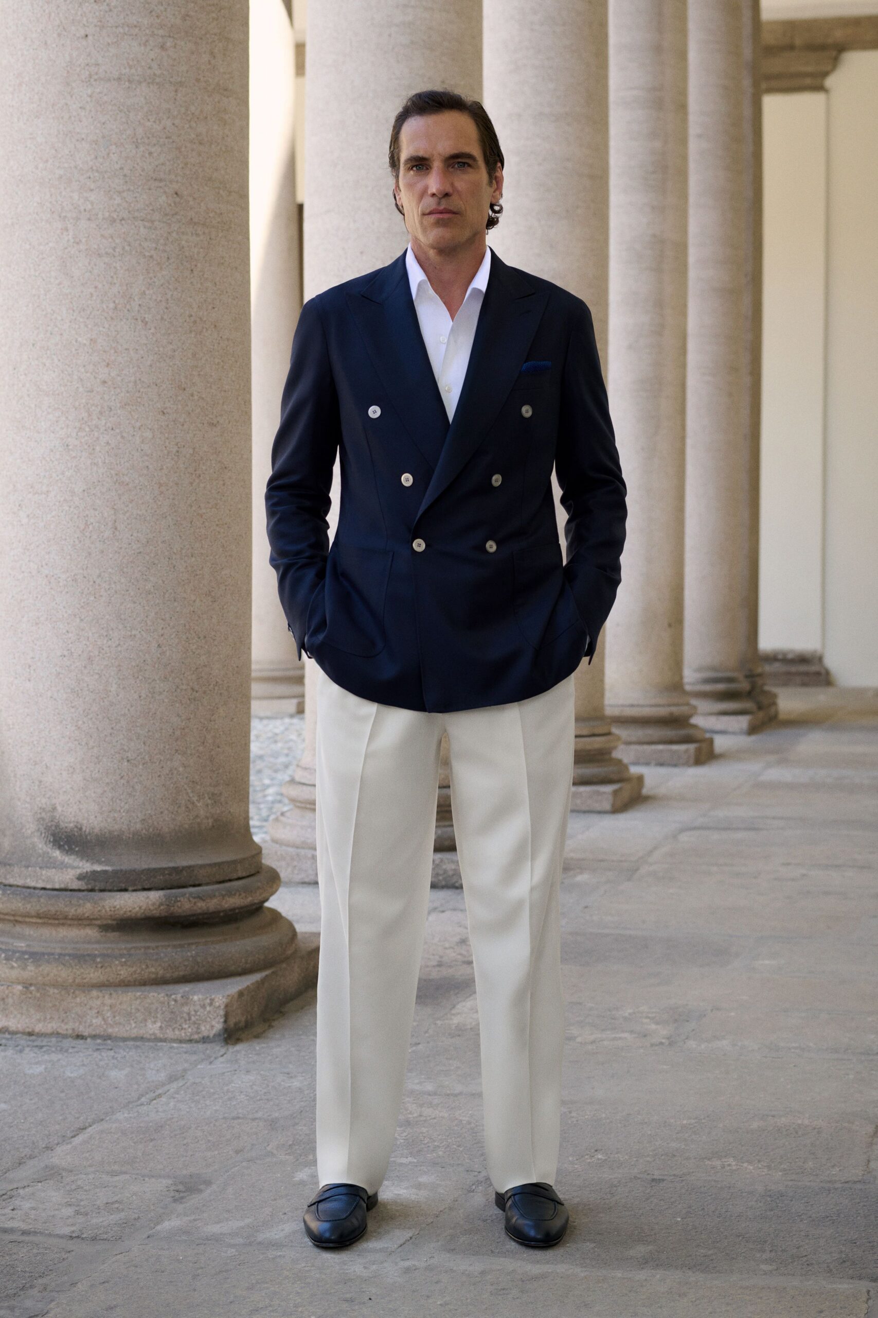 blue long-sleeve collared tailored blazer
