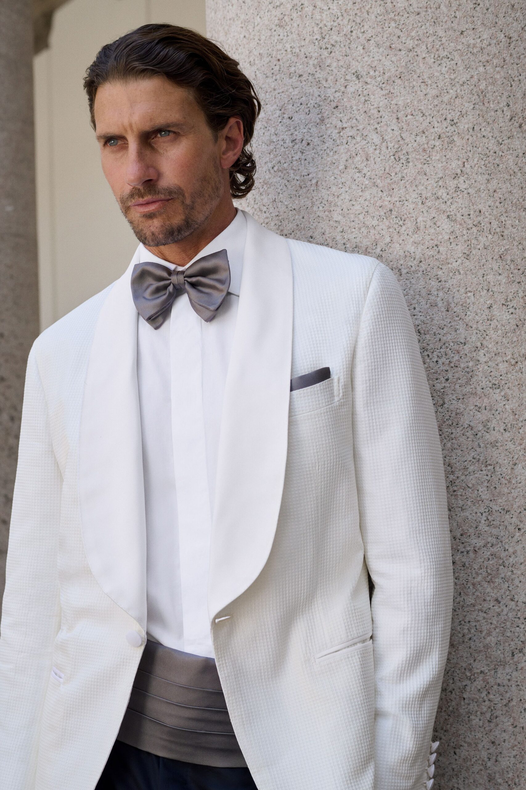 white cotton long-sleeve collared tailored buttoned blazer